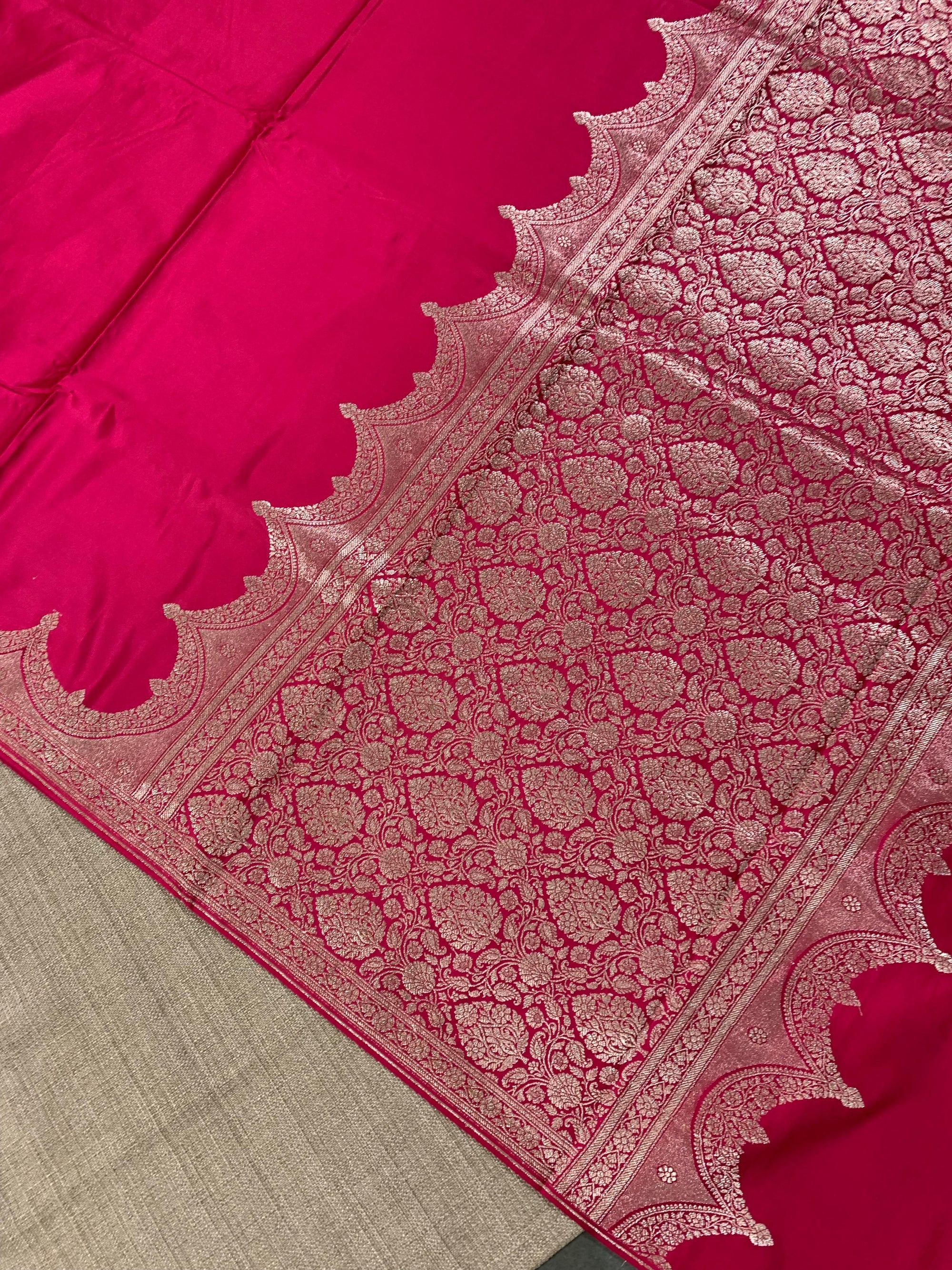 SMSSA215 Dark Pink Mashru Silk Saree With Scallop Border