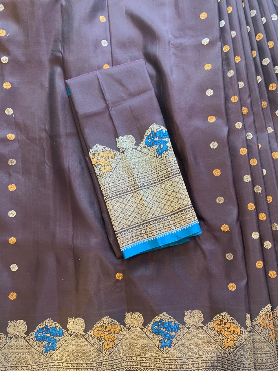 Darkest Brown Pure Handloom Gadwal Saree Turning Borders