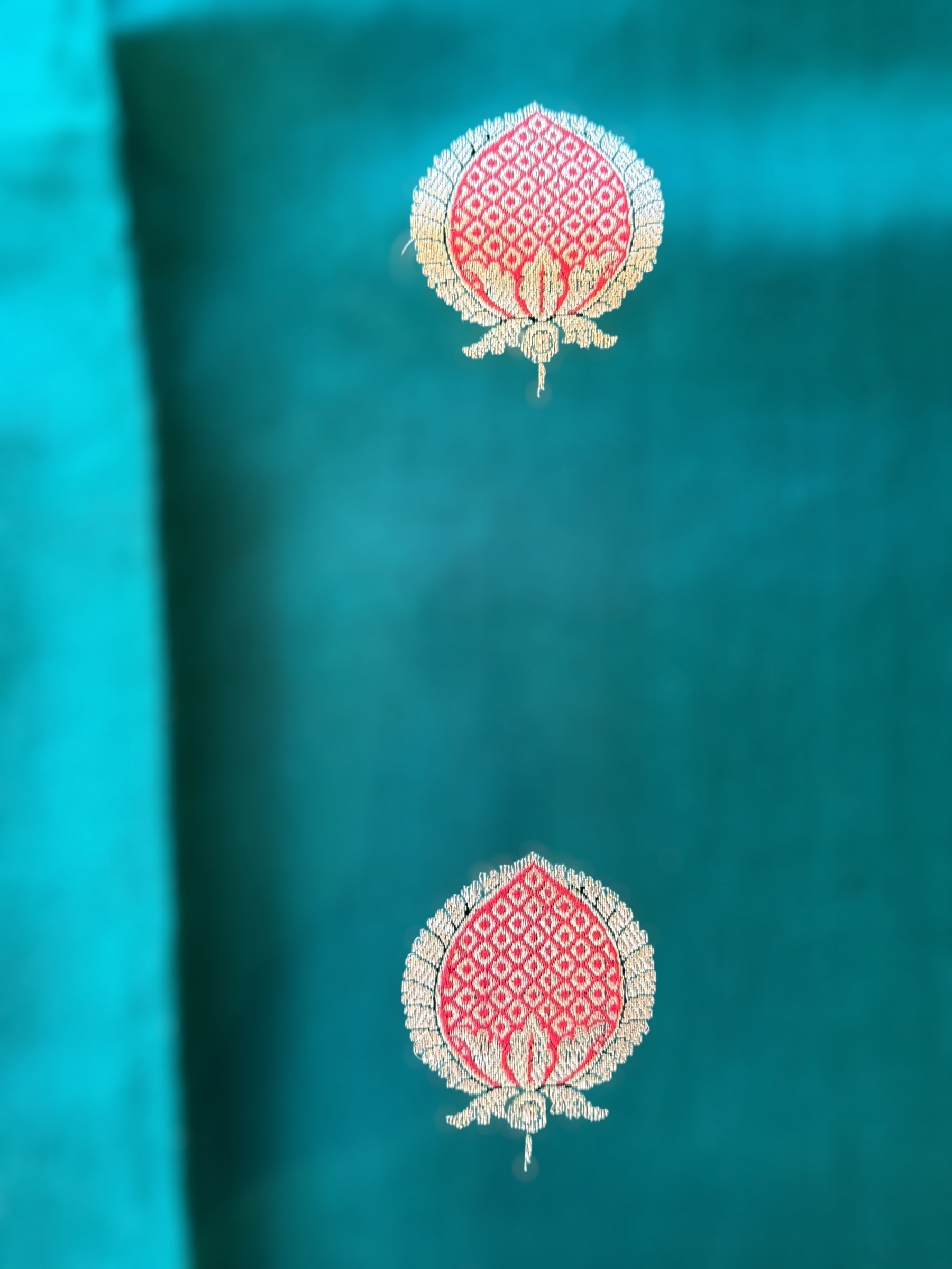 Forest Green Banarasi Raw Mango Silk Borderless Saree With Meenakari motifs