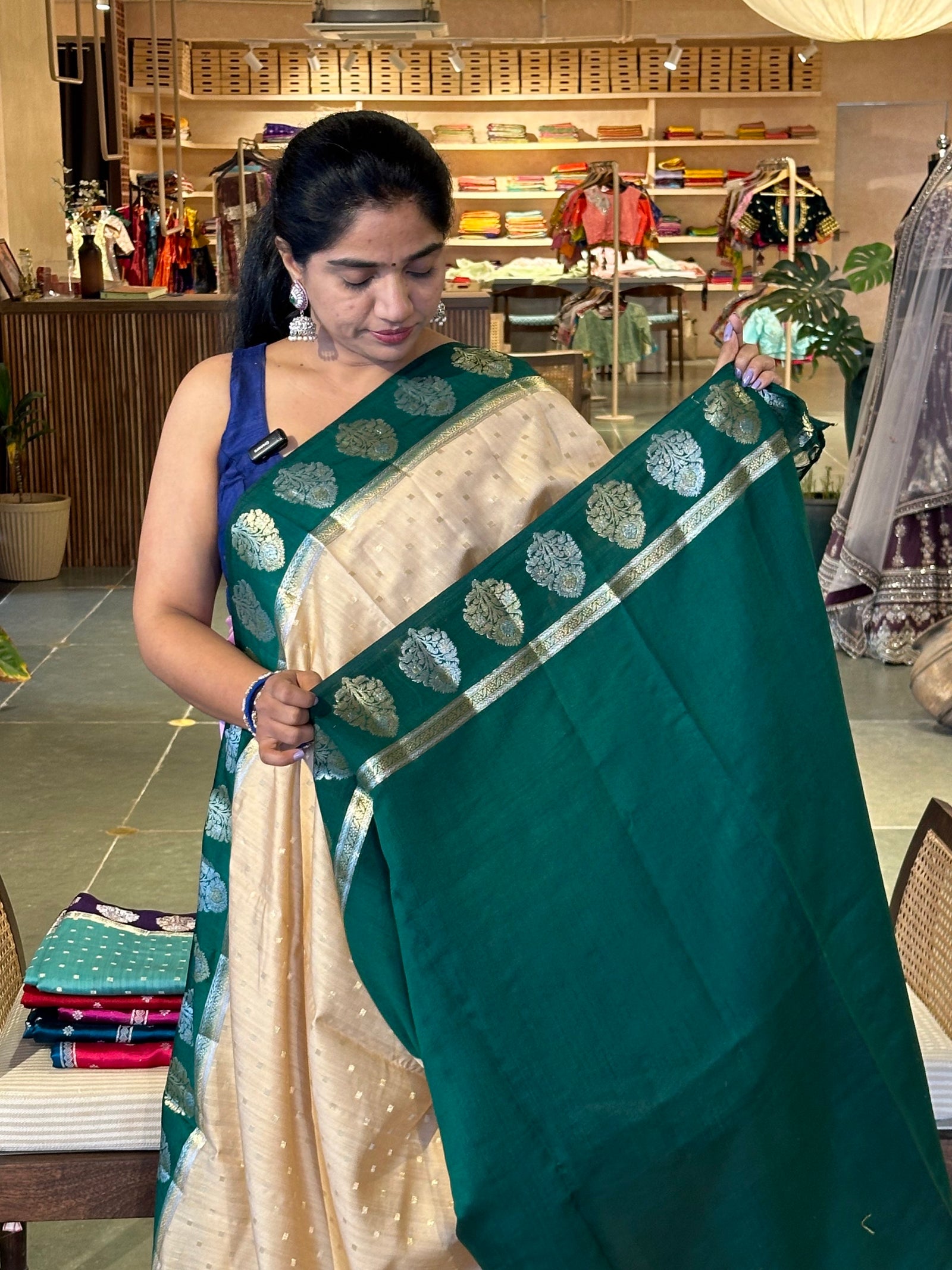 Beige Banarasi Chiniya silk saree with contrast and open borders
