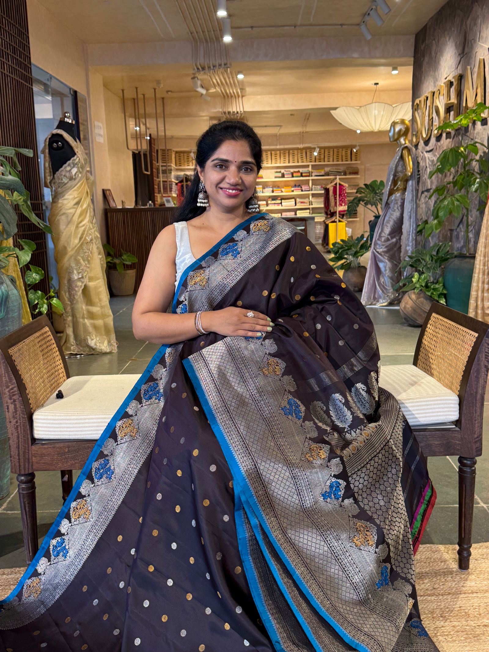 Darkest Brown Pure Handloom Gadwal Saree Turning Borders