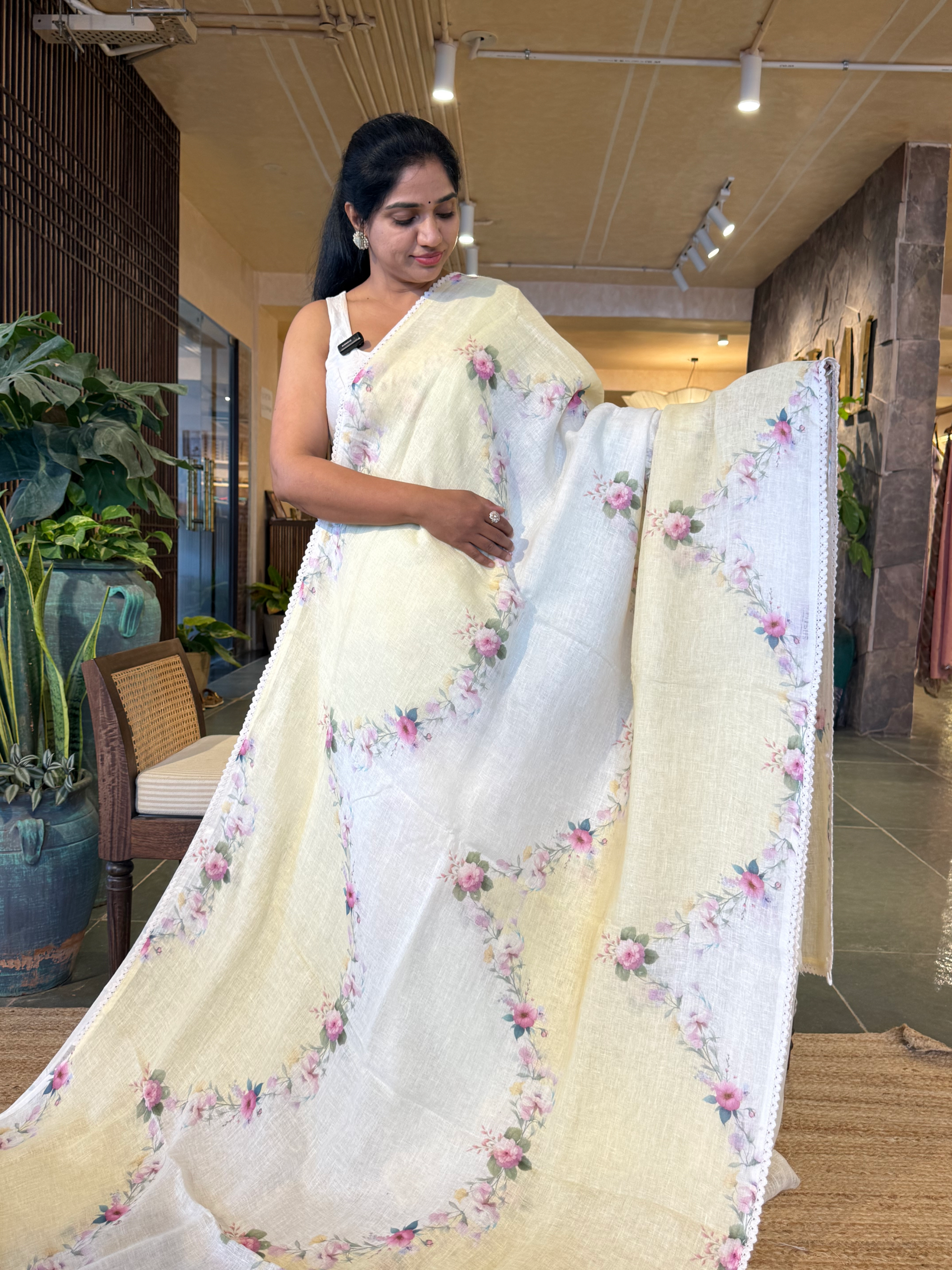 Pastel Yellow Pure Handloom Linen Printed Saree in Lehariya Style