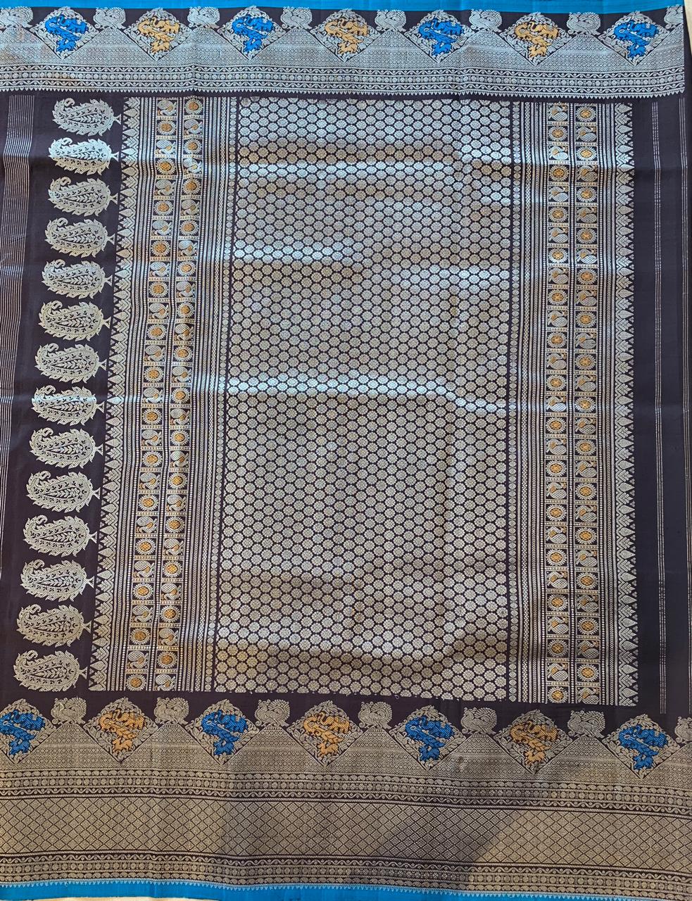 Darkest Brown Pure Handloom Gadwal Saree Turning Borders