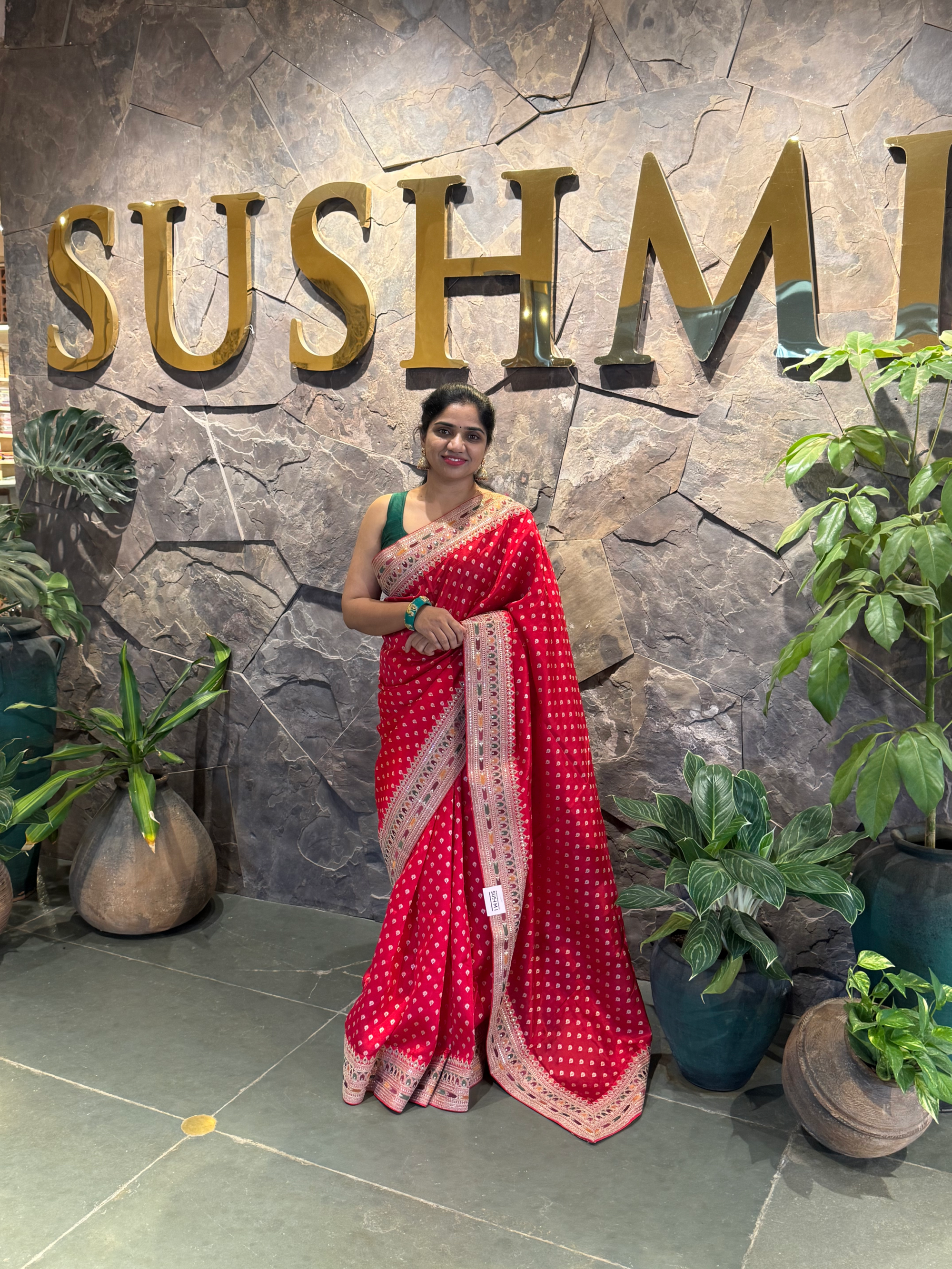Red Pure Handloom Banarasi Silk Saree With Sabhyasachi Borders & Blouse