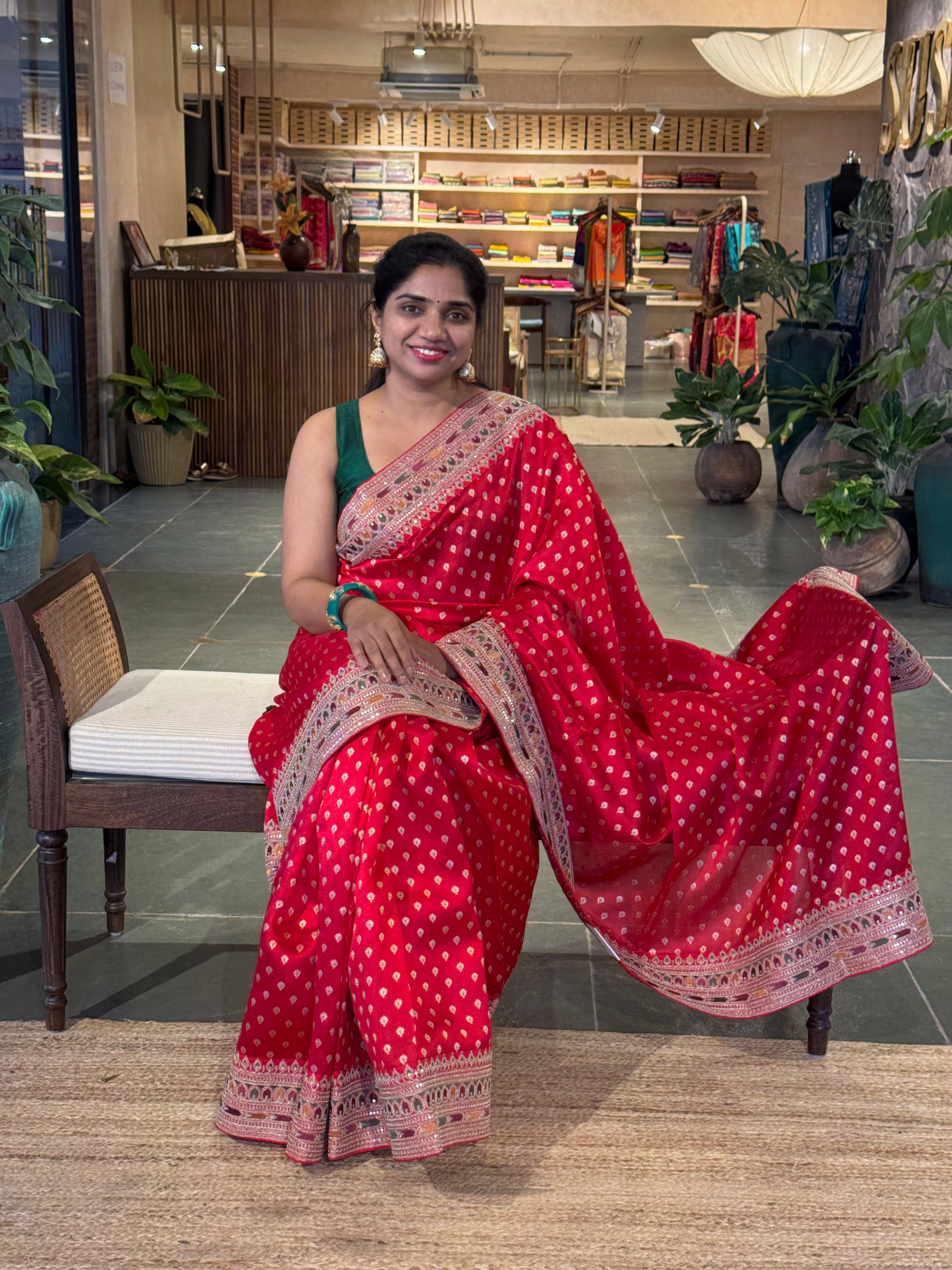 Red Pure Handloom Banarasi Silk Saree With Sabhyasachi Borders & Blouse