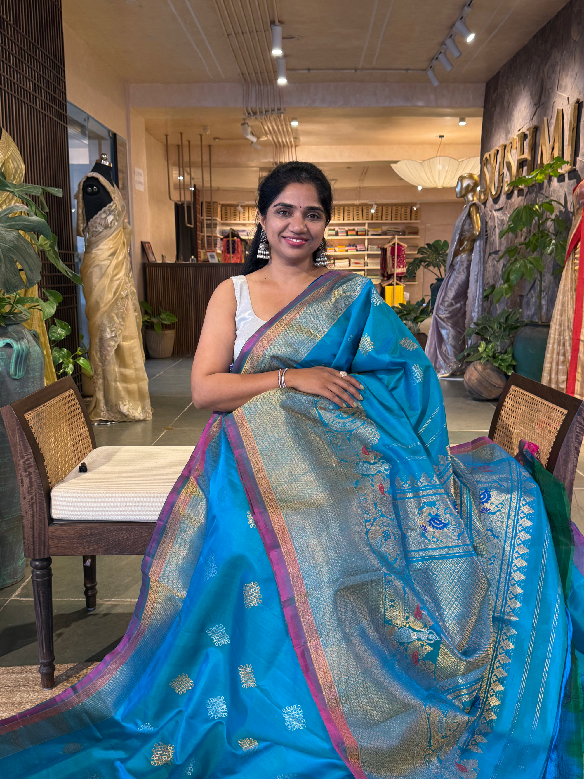 Copper sulphate Blue Pure Handloom Gadwal Saree Turning Borders