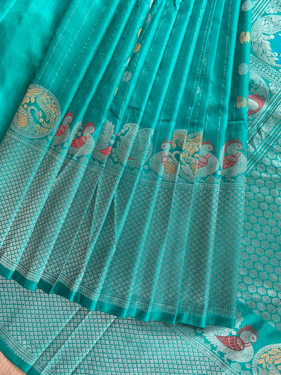 Teal Pure Handloom Gadwal Saree Turning Borders