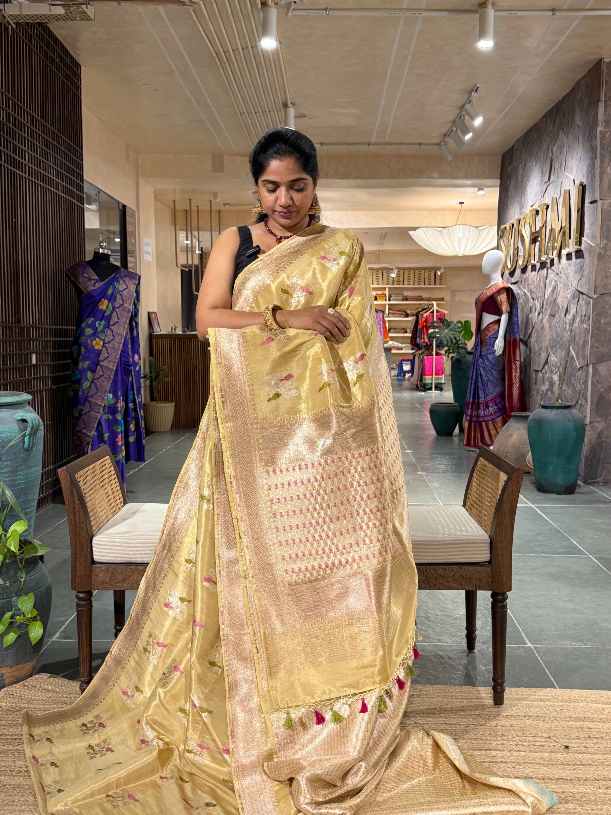 Light Gold / Pastel yellow Pure Handloom Banarasi Ektara Tissue saree