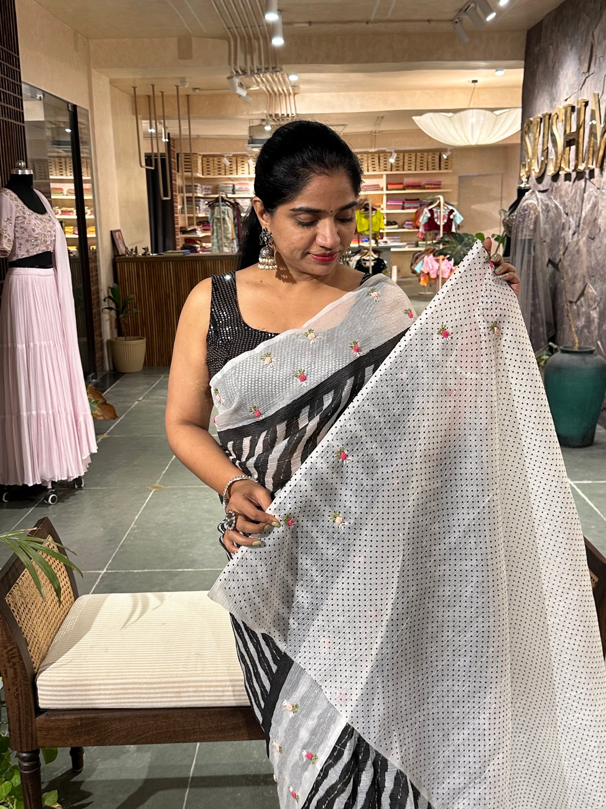 Crushed Chiffon Saree with lehariya pattern and beautiful borders with handwork