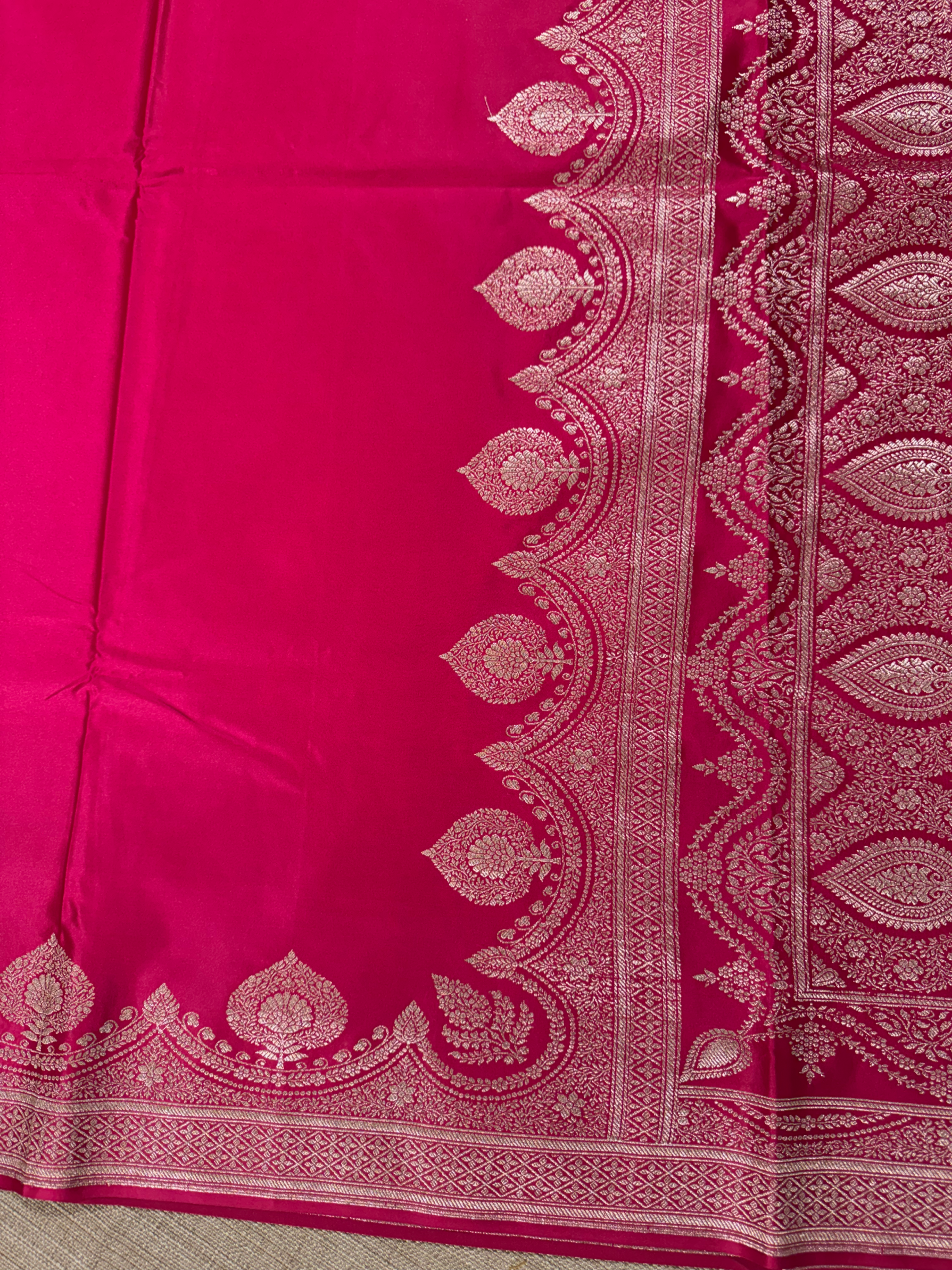 SMSSA233 : Dark Pink Mashru Silk Saree With Scallop Border