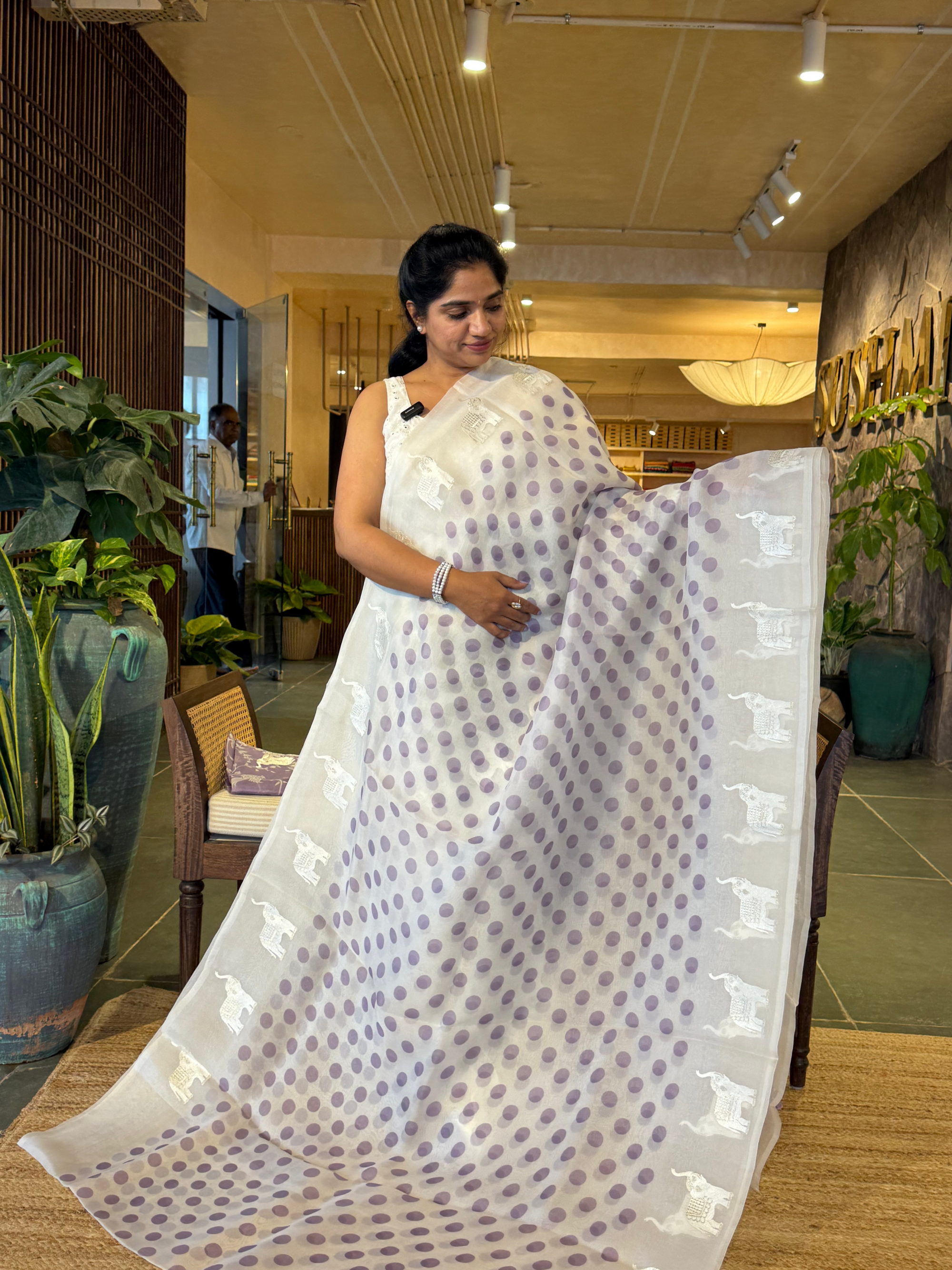 SOCH1305:White & Lilac Organza Saree Wth Embroidered ElephantBorder & Floral BP