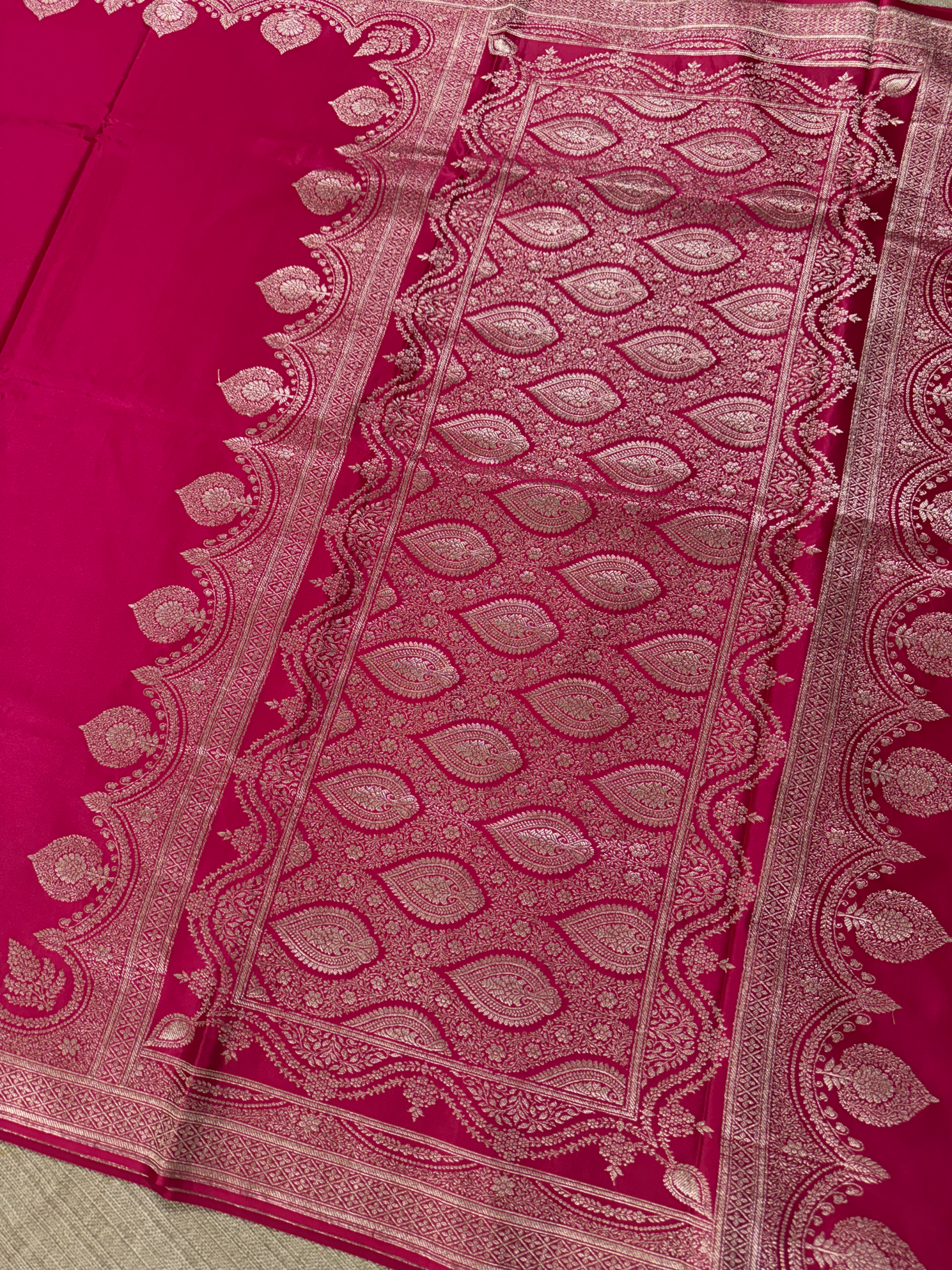 SMSSA233 : Dark Pink Mashru Silk Saree With Scallop Border