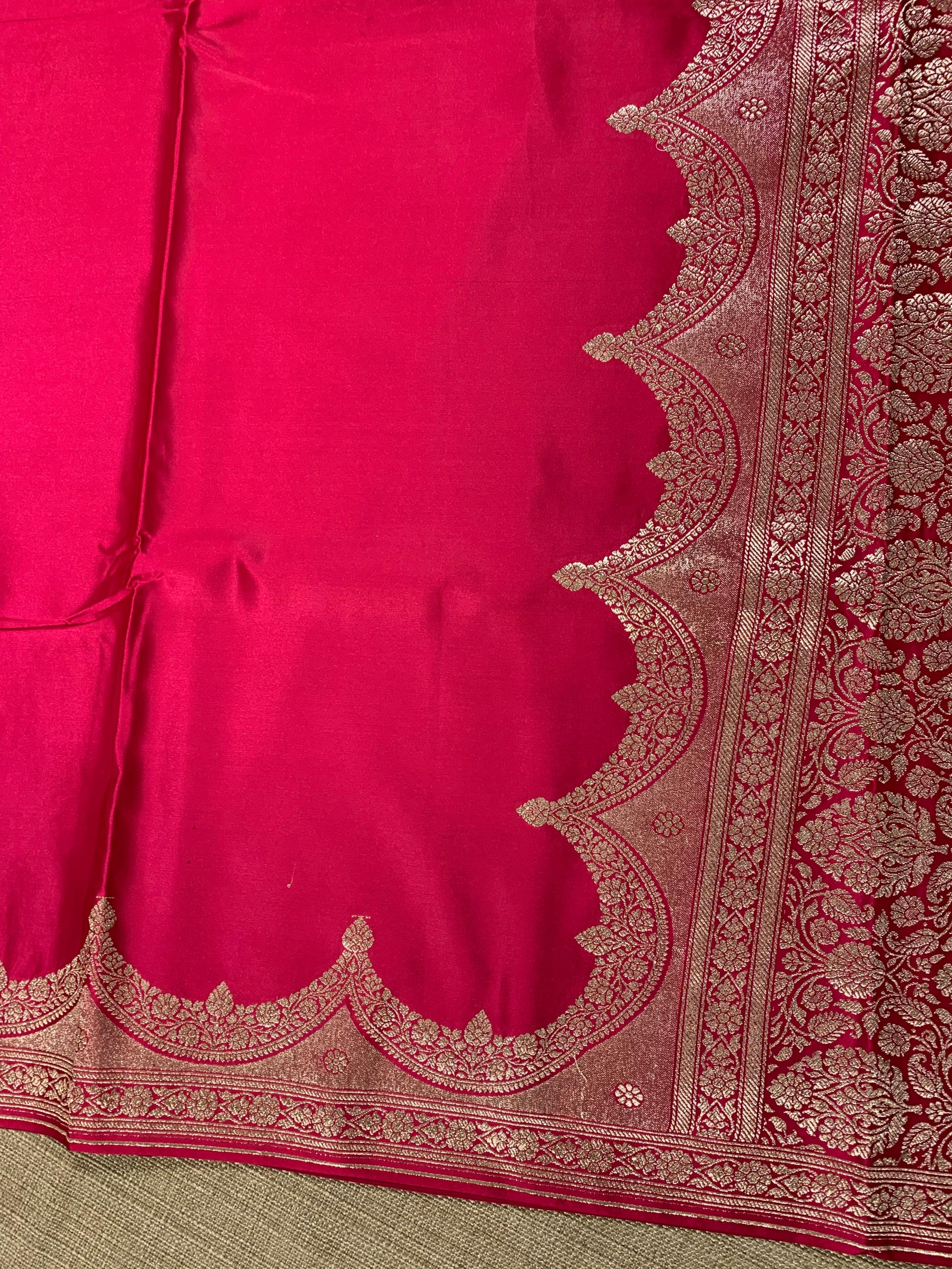 SMSSA215 Dark Pink Mashru Silk Saree With Scallop Border