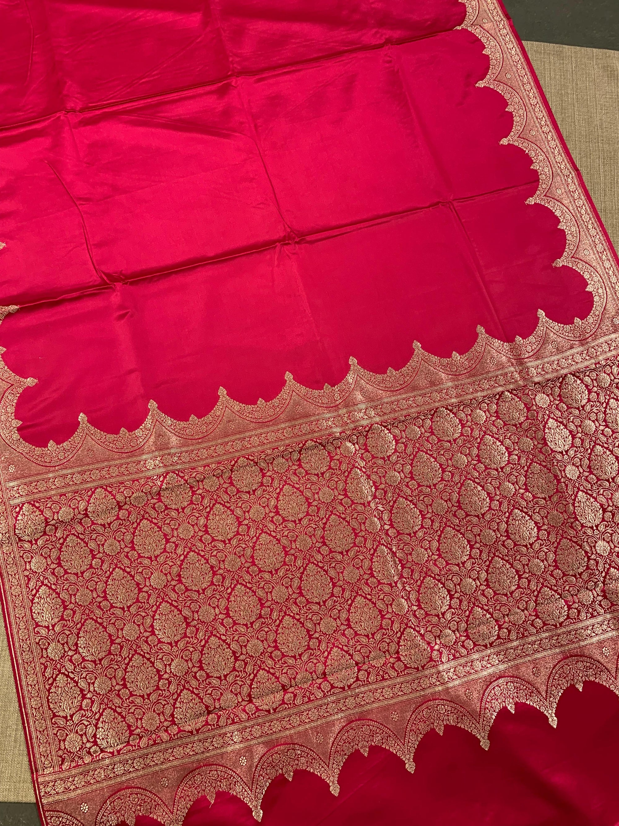 SMSSA215 Dark Pink Mashru Silk Saree With Scallop Border