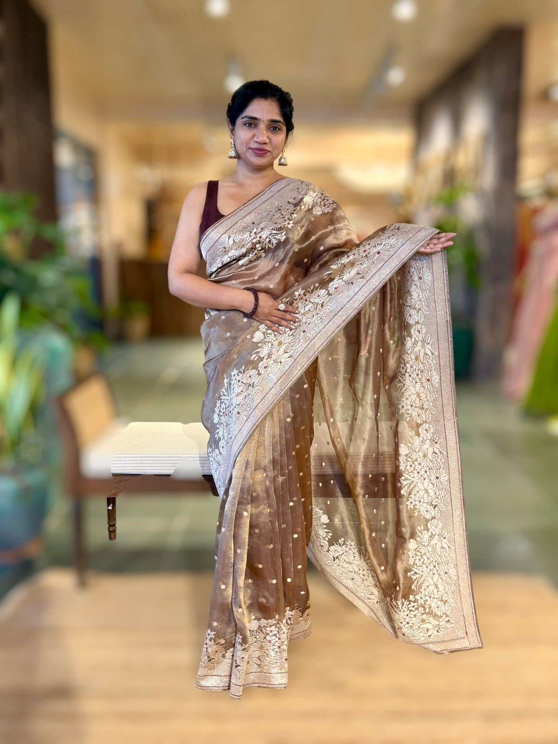 Banarasi Tissue Saree With Heavy tissue Embriodered Border