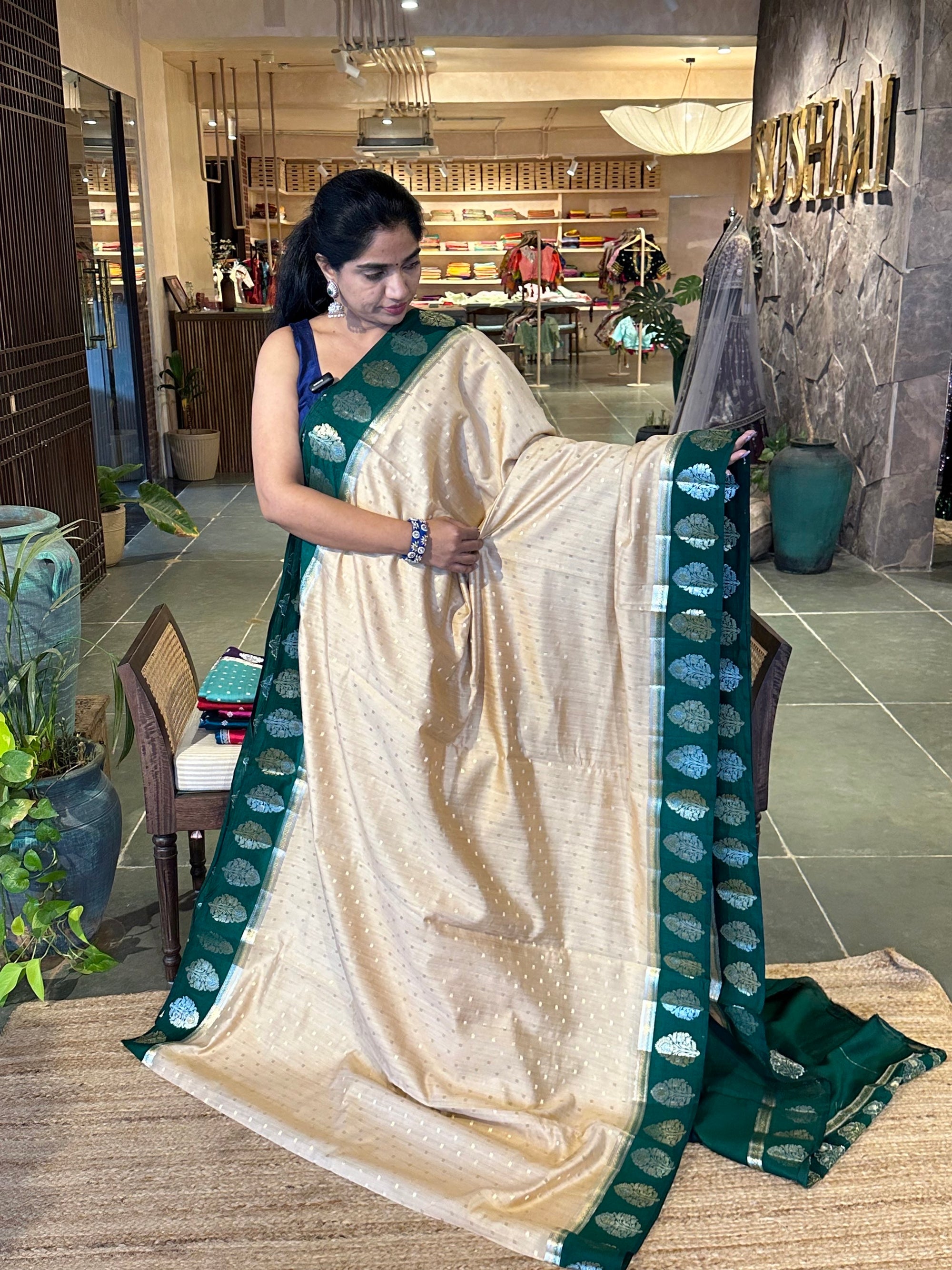 Beige Banarasi Chiniya silk saree with contrast and open borders