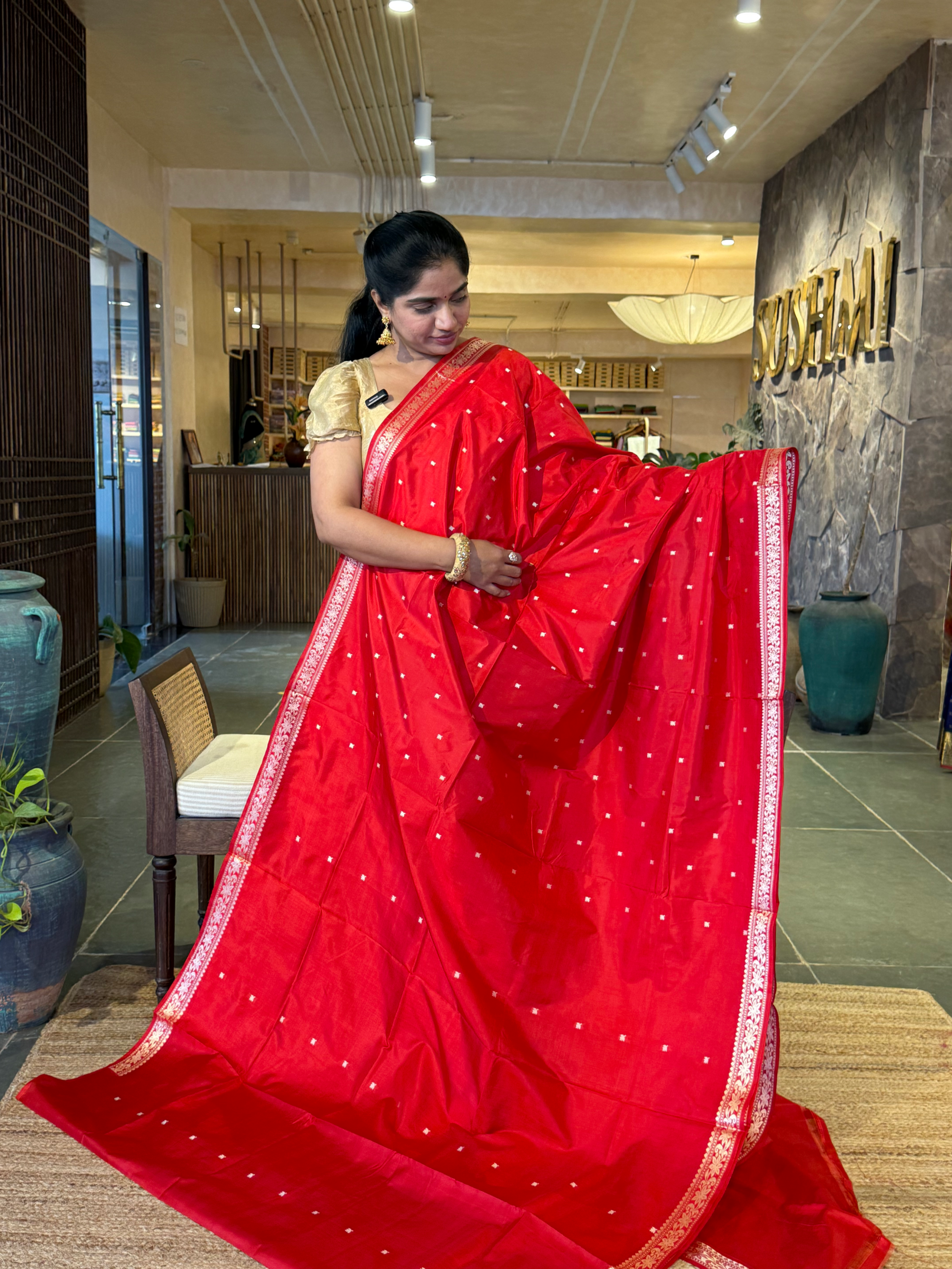 Chilli Red Banarasi Handloom Katan Silk Saree  With Resham Weaving