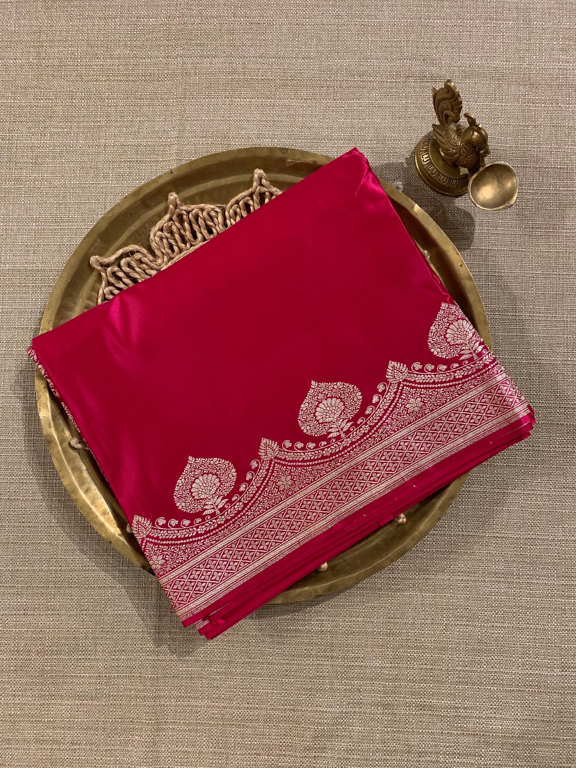SMSSA233 : Dark Pink Mashru Silk Saree With Scallop Border