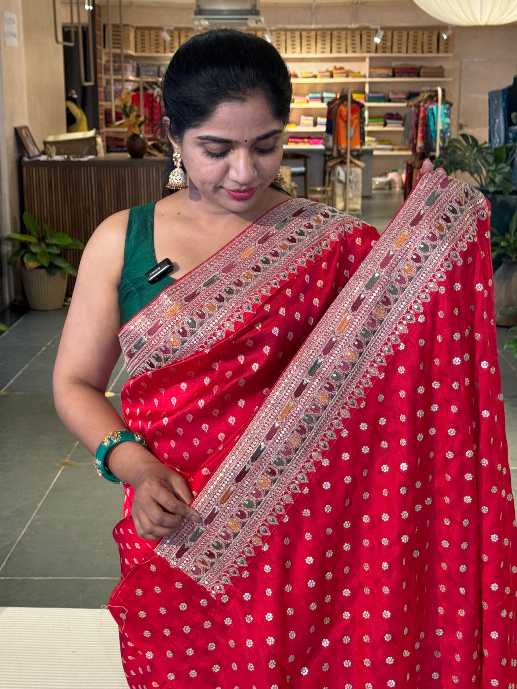 Red Pure Handloom Banarasi Silk Saree With Sabhyasachi Borders & Blouse