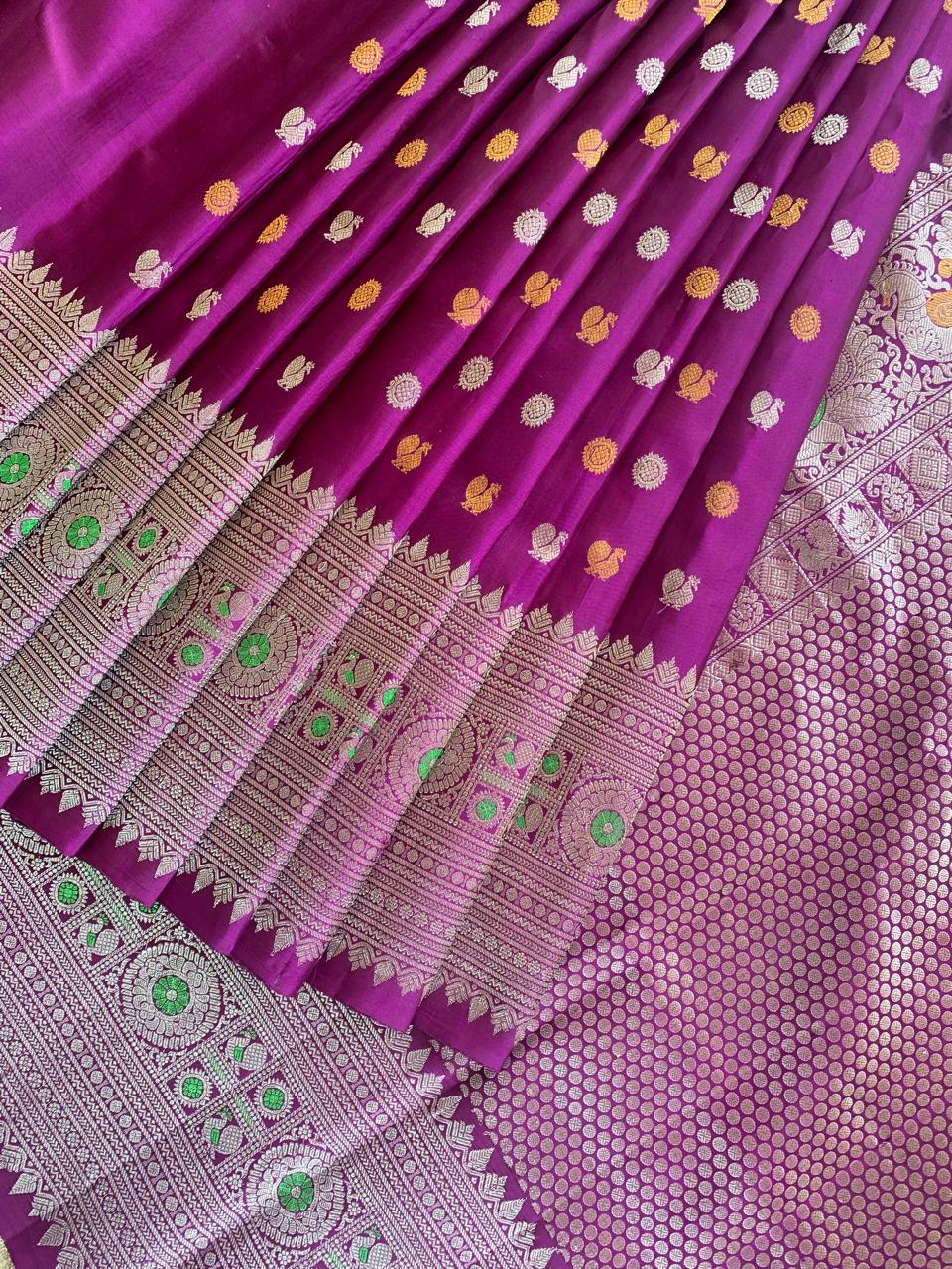 Violet Pure Handloom Gadwal Saree Turning Borders