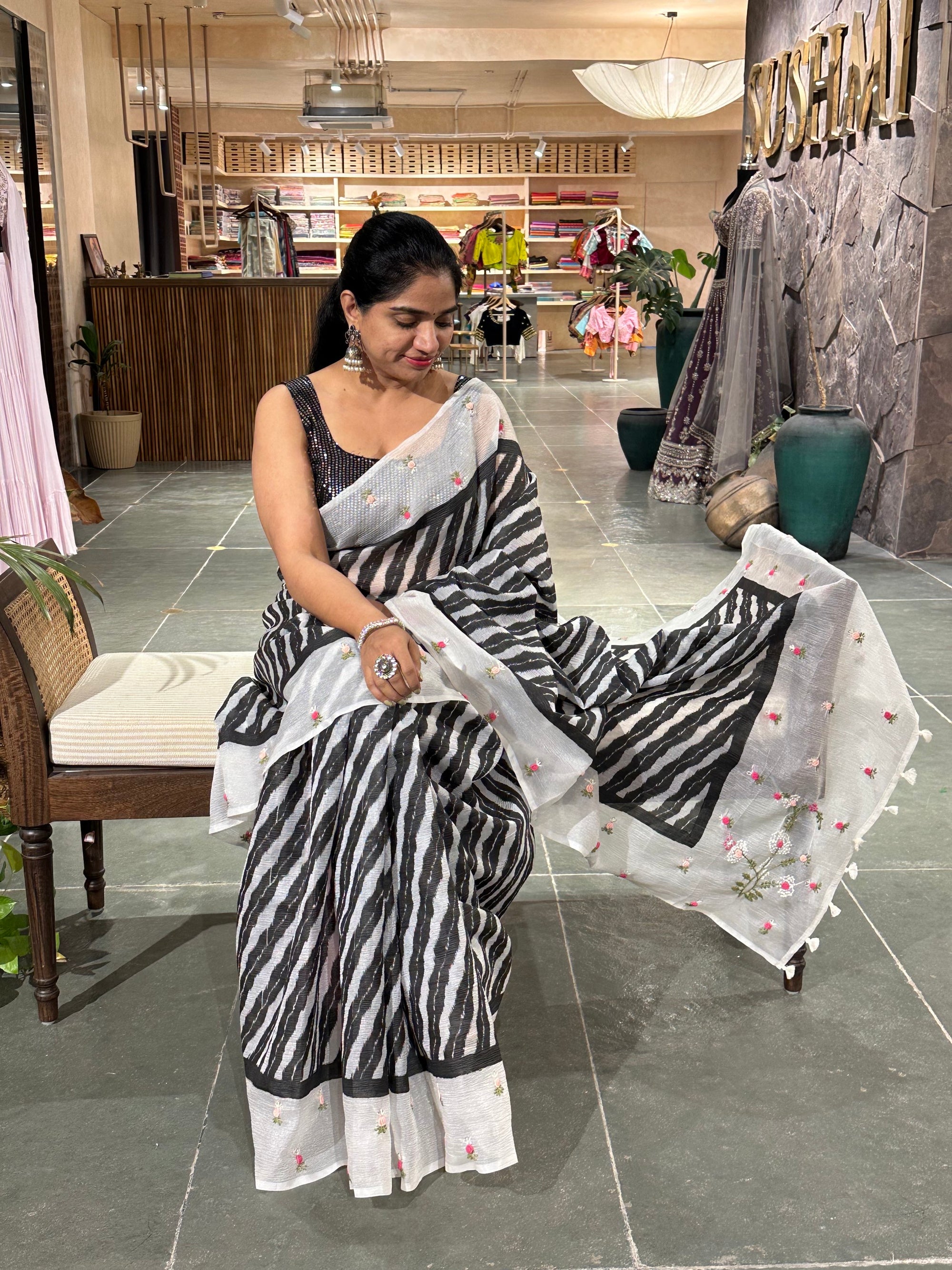 Crushed Chiffon Saree with lehariya pattern and beautiful borders with handwork