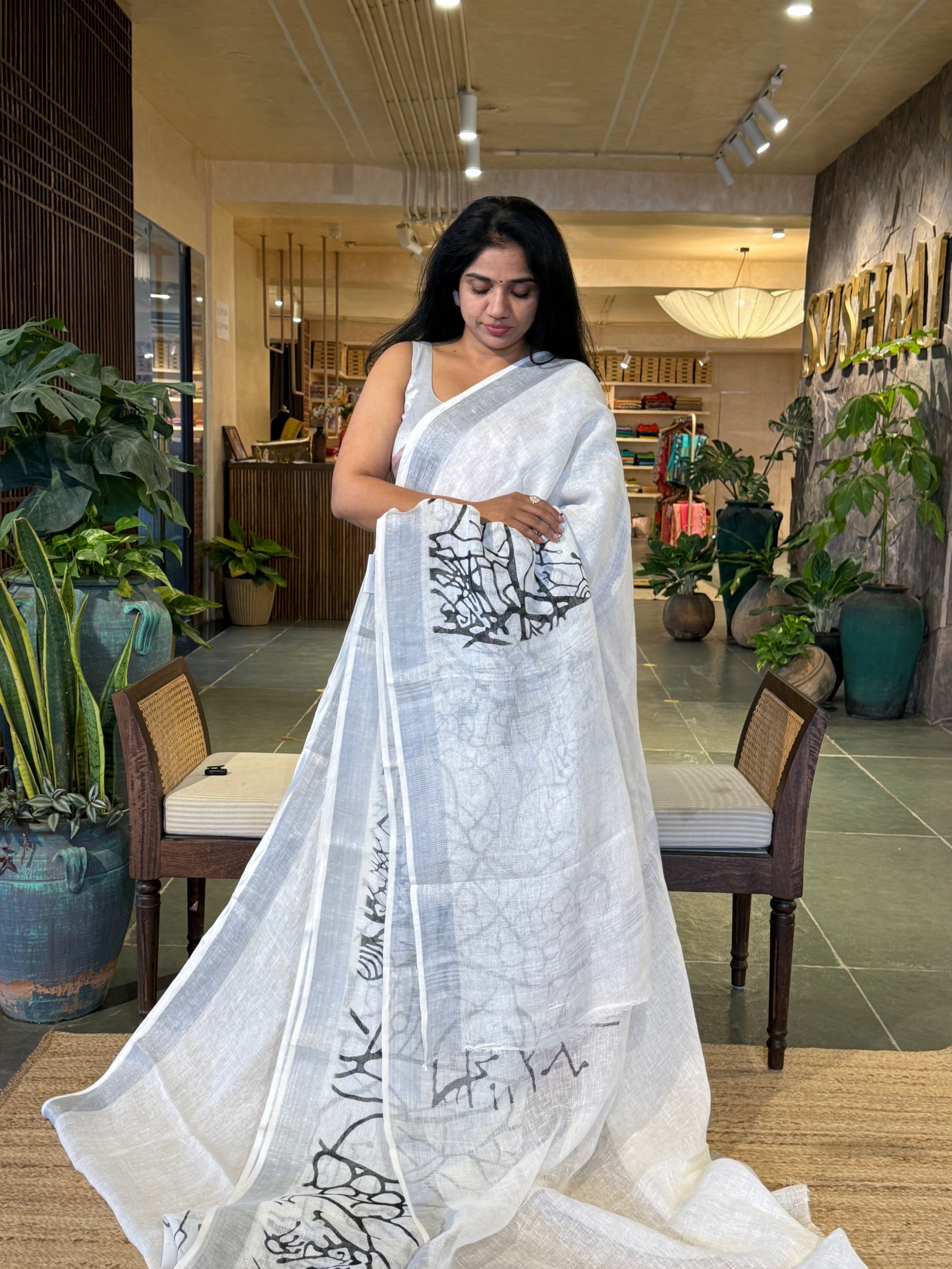 Black & White Pure Handloom Lenin Saree With Abstract Print & Silver Zari Border