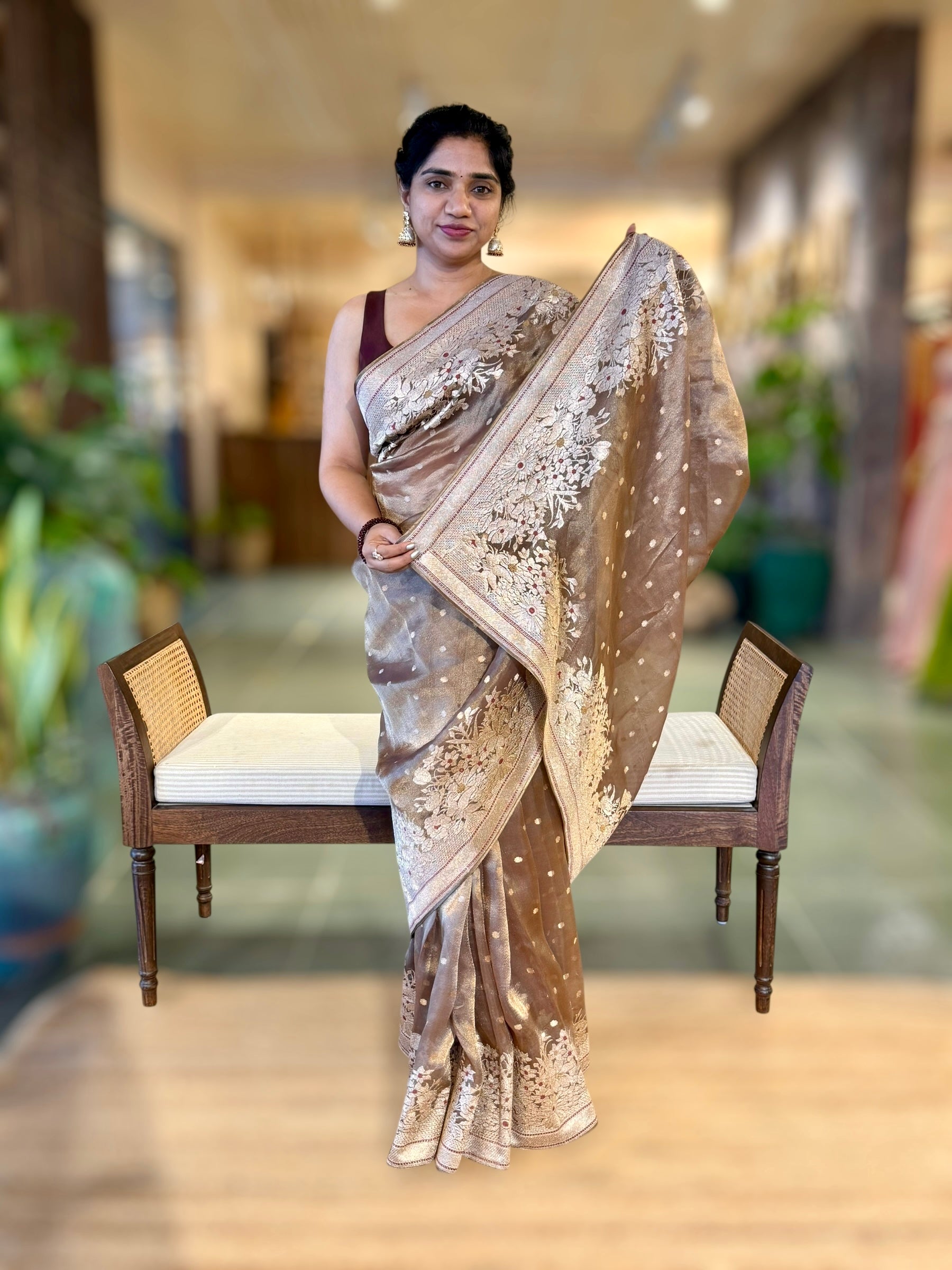 Banarasi Tissue Saree With Heavy tissue Embriodered Border