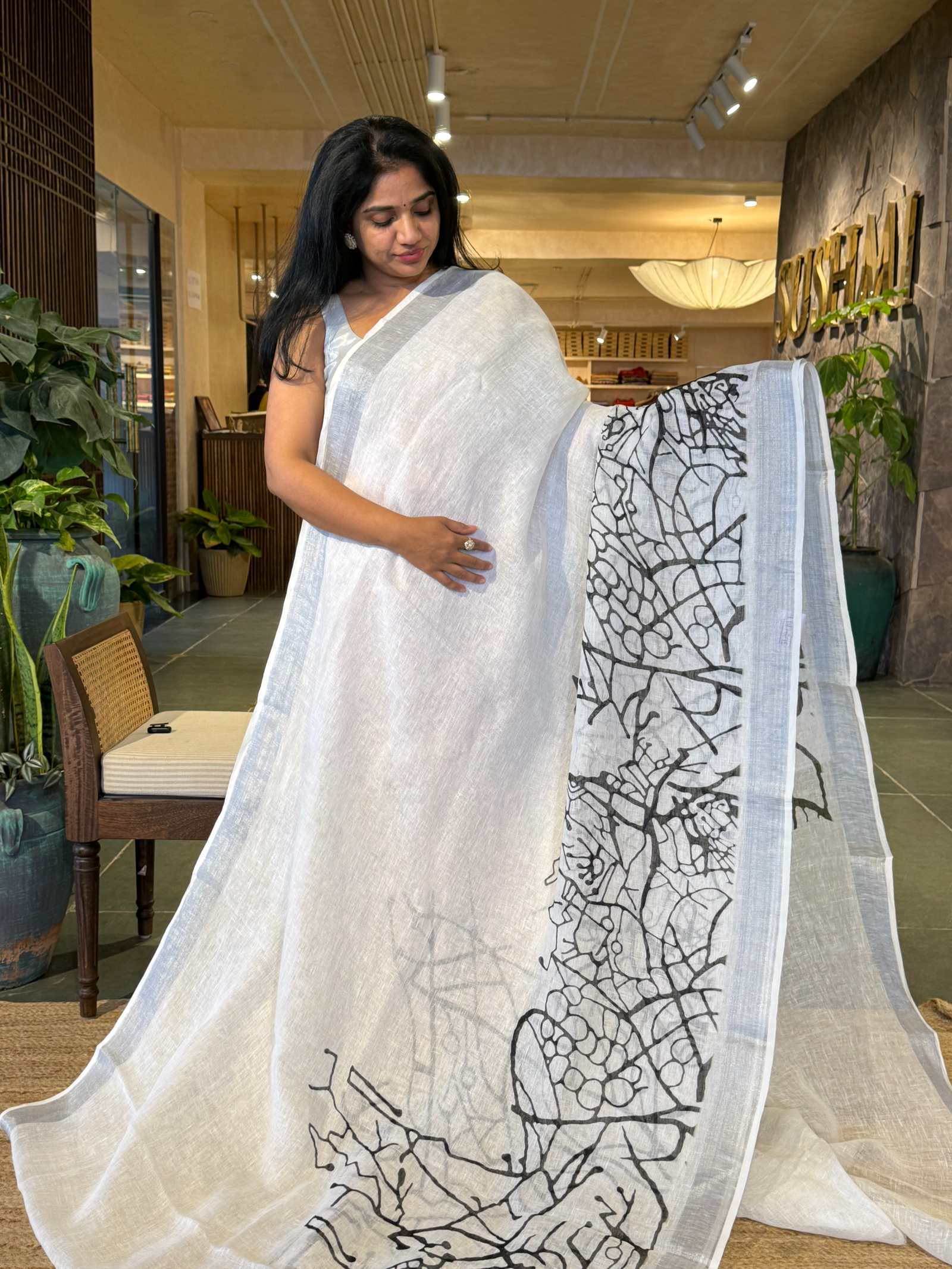 Black & White Pure Handloom Lenin Saree With Abstract Print & Silver Zari Border