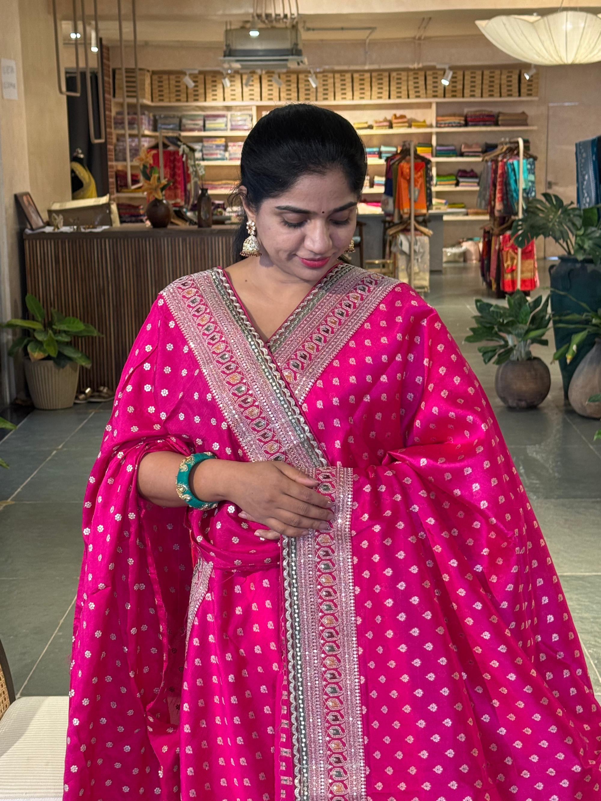 Fushcia Pink Pure Handloom Banarasi Silk Saree With Sabhyasachi Borders & Blouse