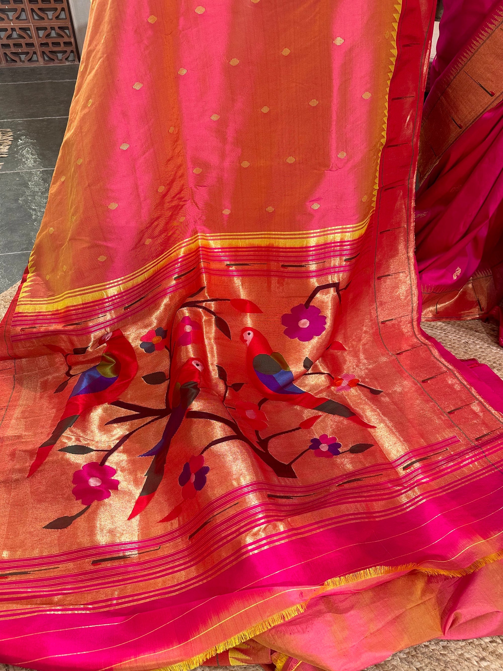 Peach and pink Dual Tone Single Muniya Pure ahndloom paithani saree