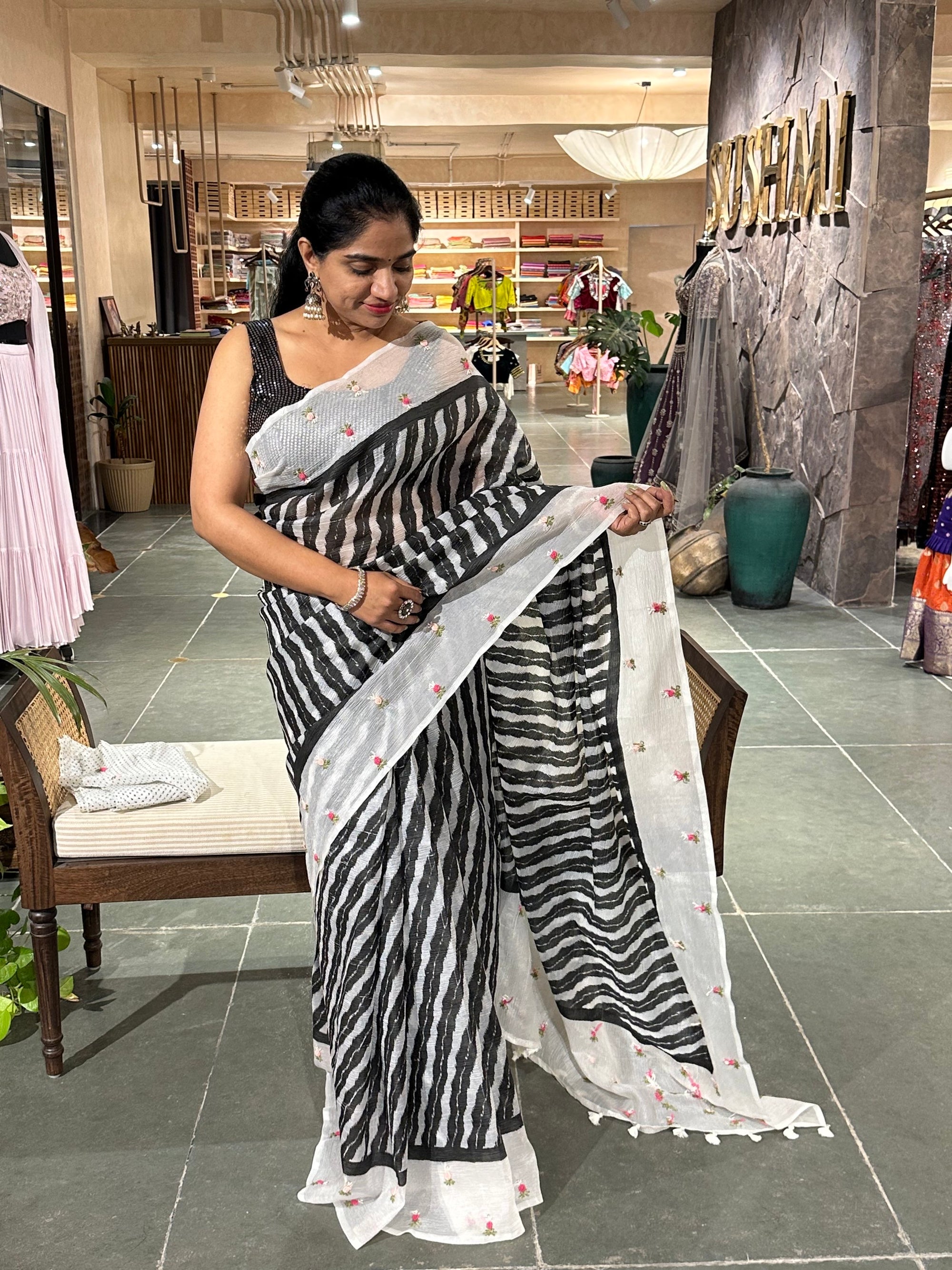 Crushed Chiffon Saree with lehariya pattern and beautiful borders with handwork