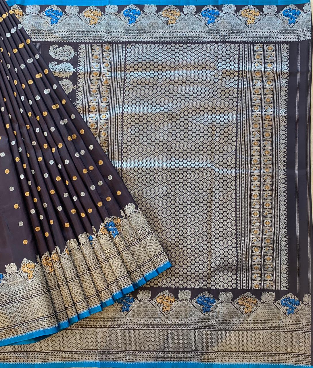 Darkest Brown Pure Handloom Gadwal Saree Turning Borders