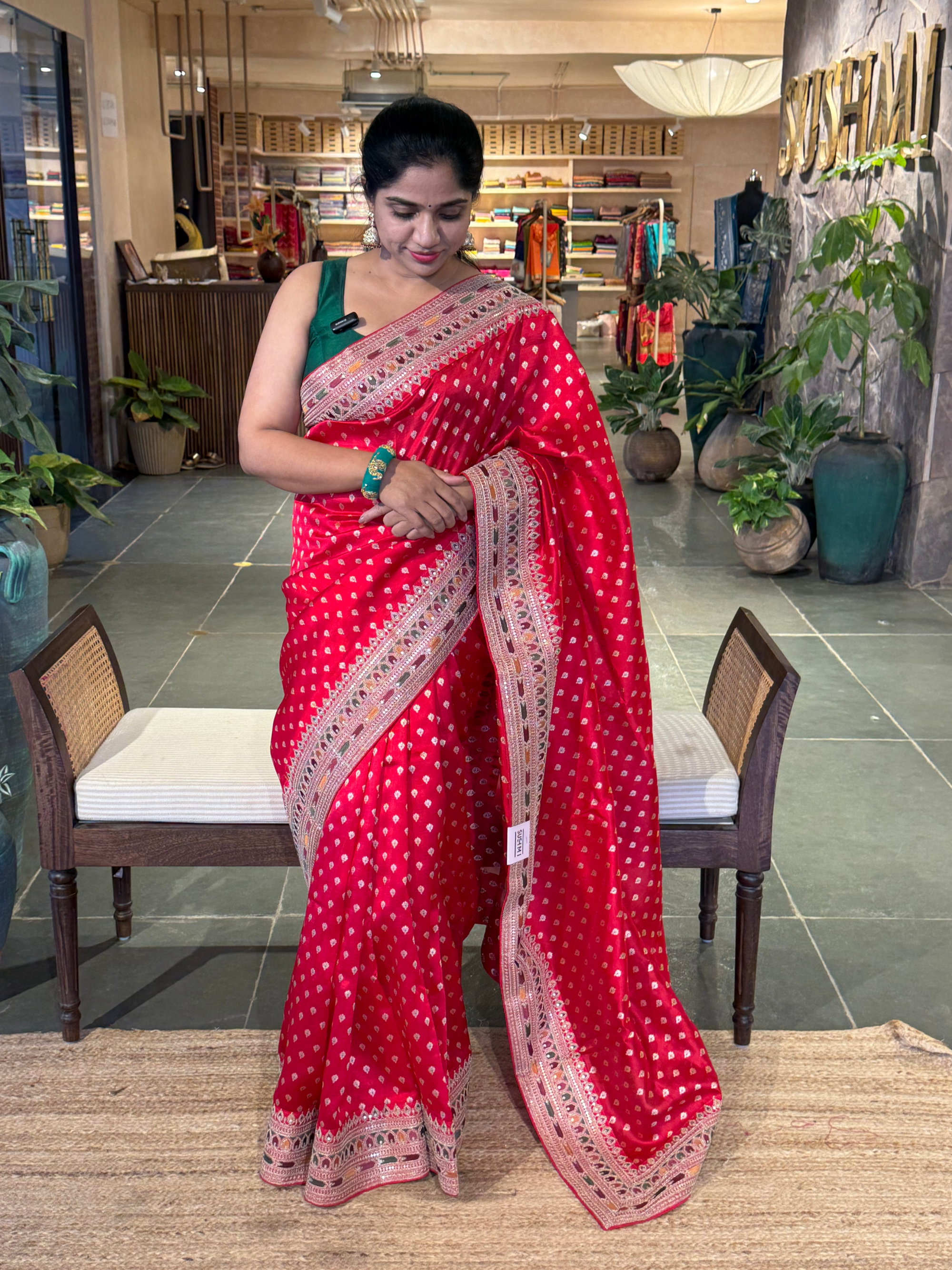 Red Pure Handloom Banarasi Silk Saree With Sabhyasachi Borders & Blouse