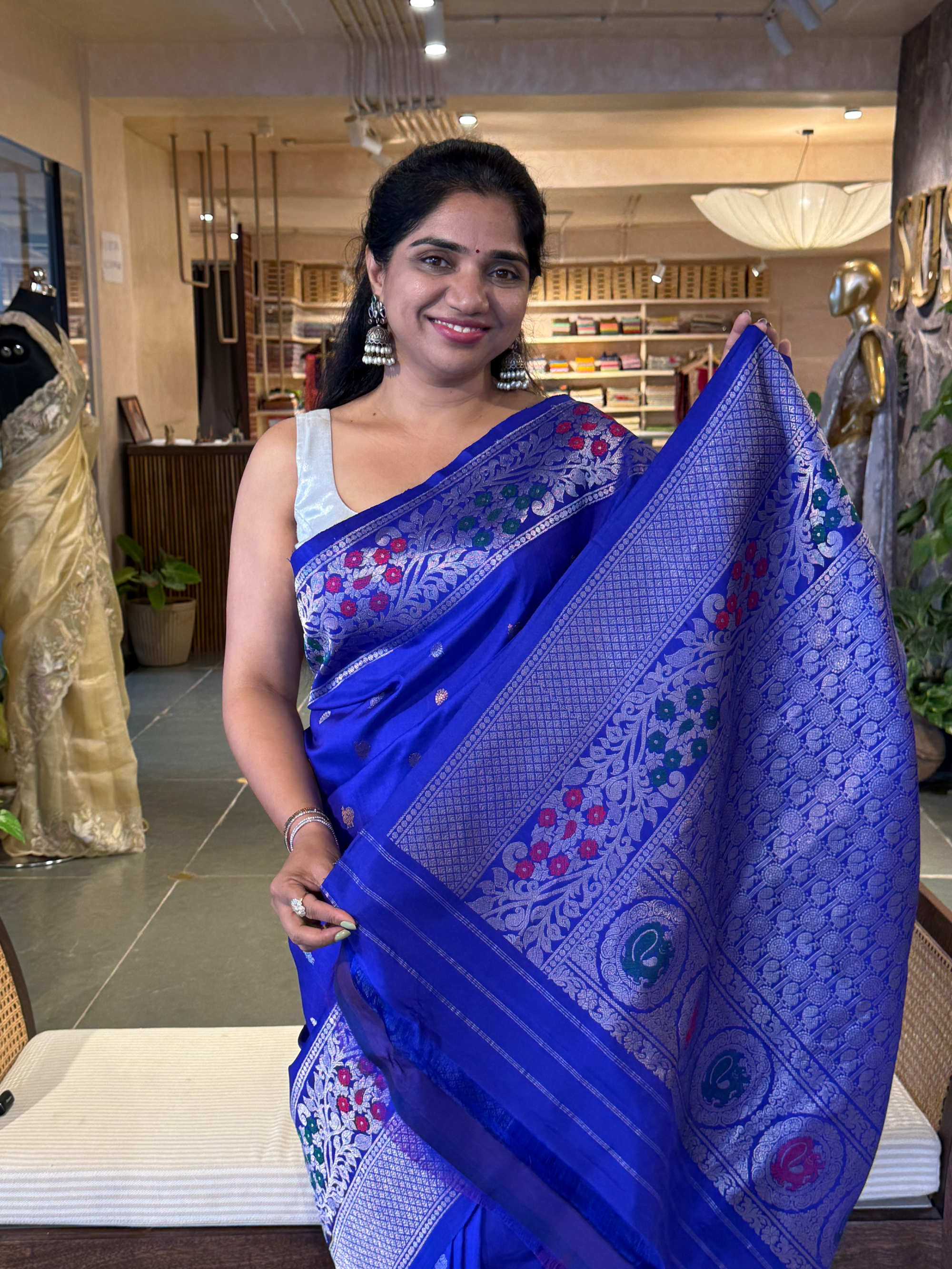 Royal Blue Pure Handloom Gadwal Saree Turning Borders