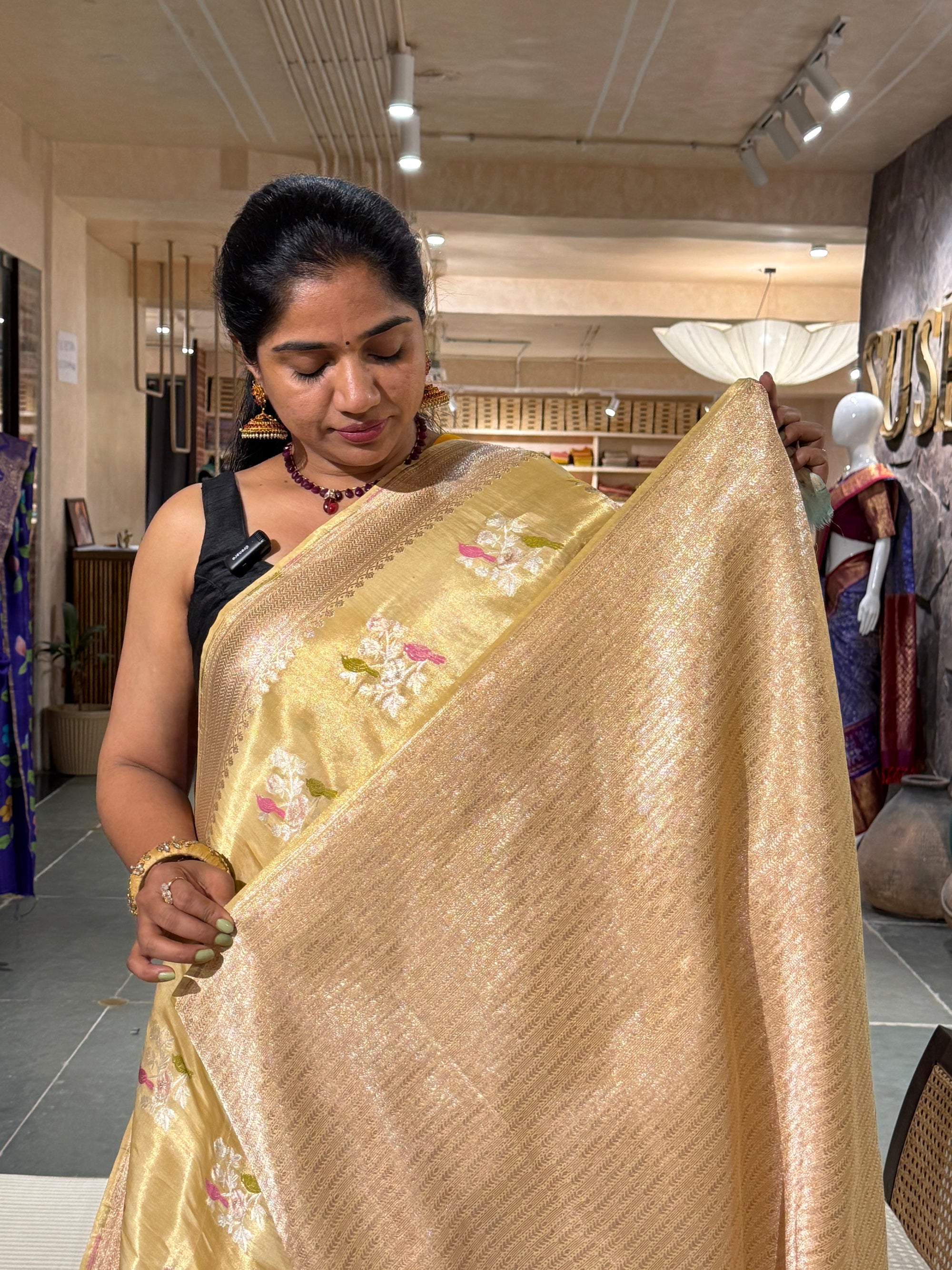 Light Gold / Pastel yellow Pure Handloom Banarasi Ektara Tissue saree