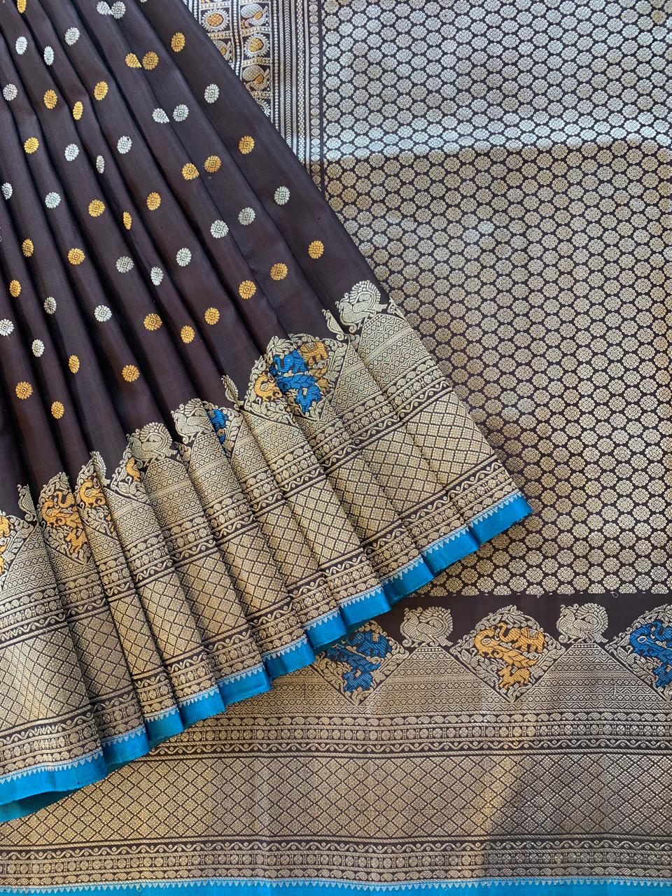 Darkest Brown Pure Handloom Gadwal Saree Turning Borders