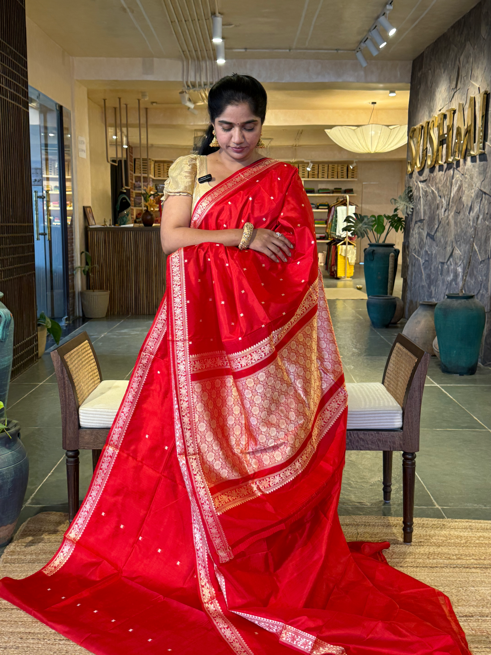 Chilli Red Banarasi Handloom Katan Silk Saree  With Resham Weaving