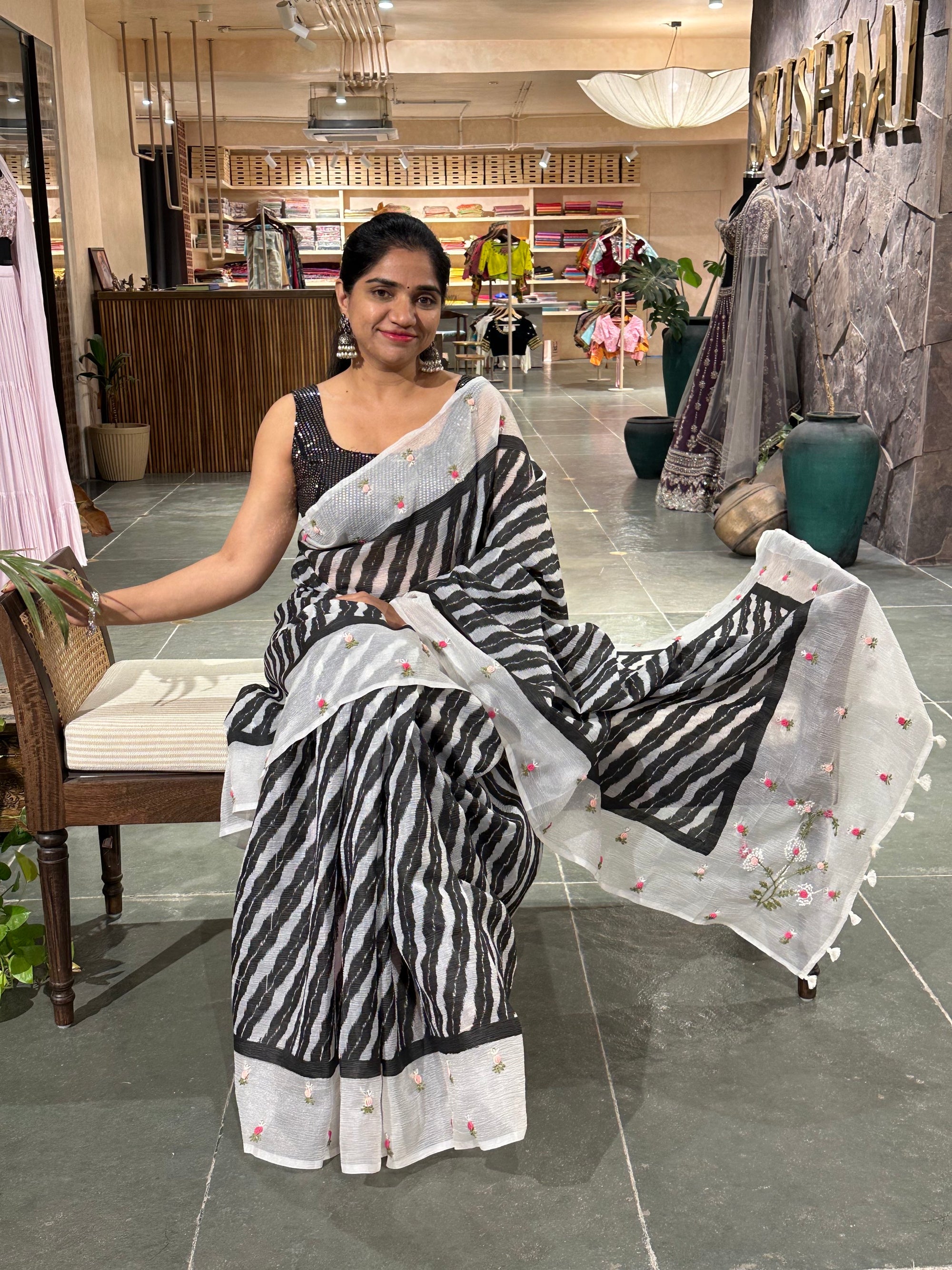 Crushed Chiffon Saree with lehariya pattern and beautiful borders with handwork