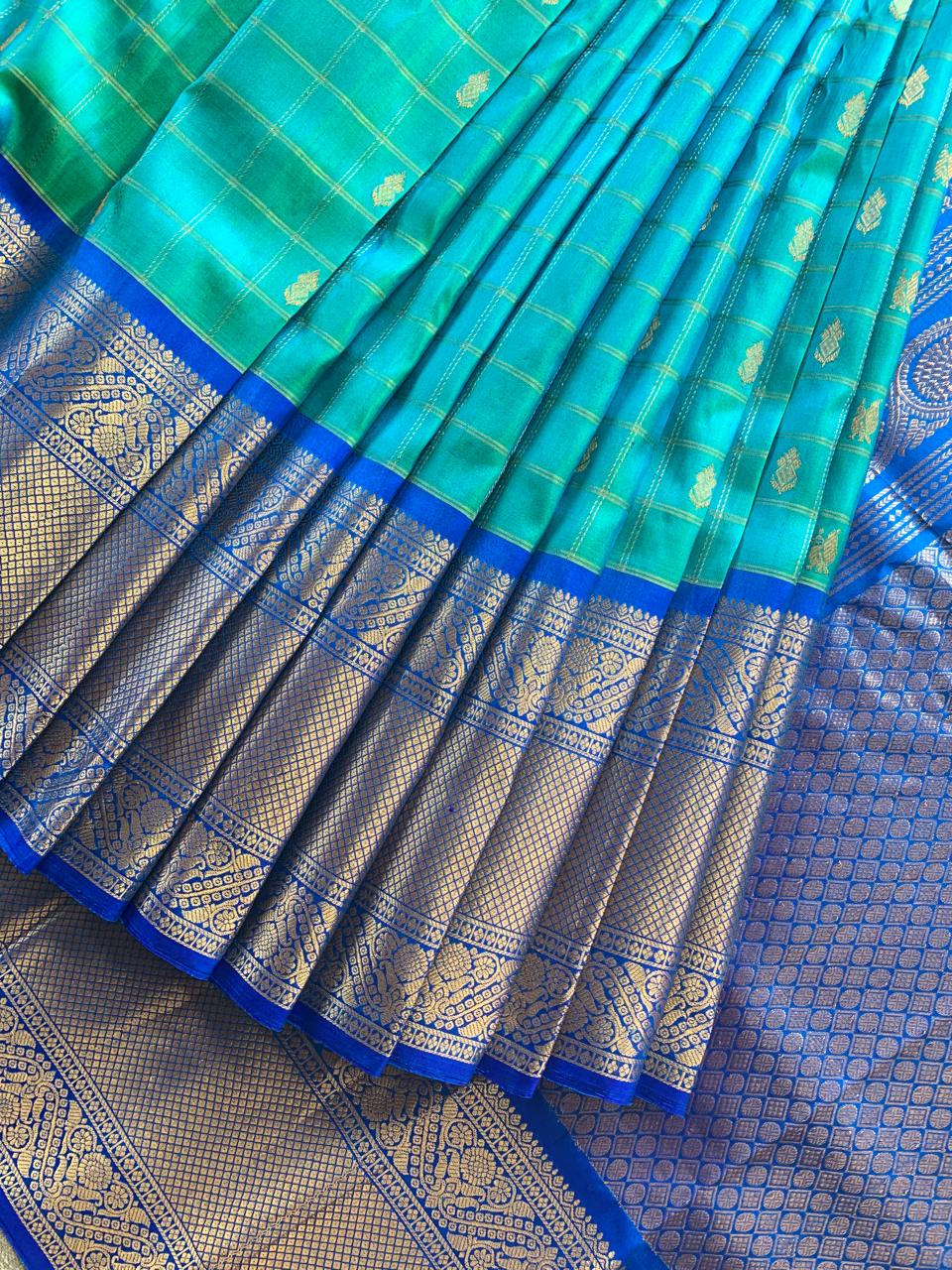 Vintage Gadwal Handloom Checks Pure Silk Saree