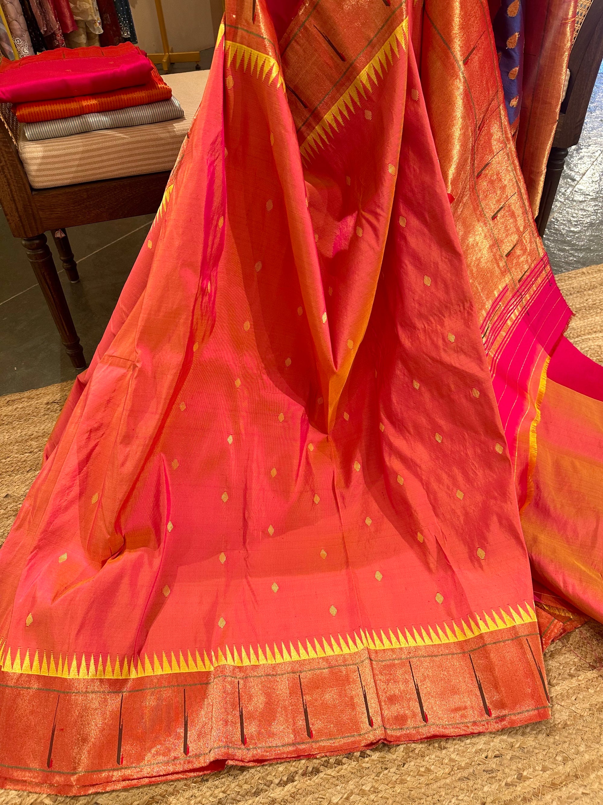 Peach and pink Dual Tone Single Muniya Pure ahndloom paithani saree