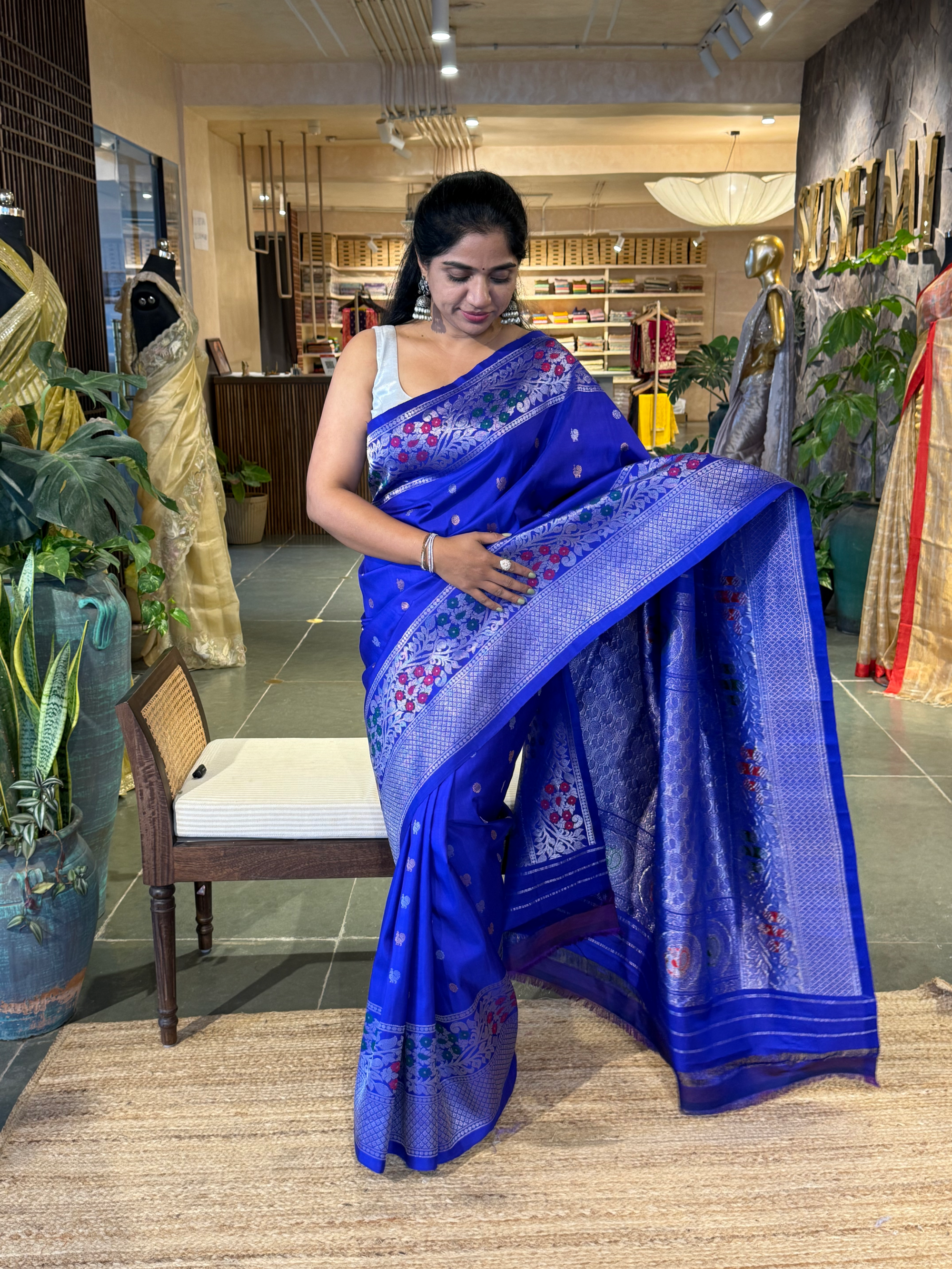 Royal Blue Pure Handloom Gadwal Saree Turning Borders