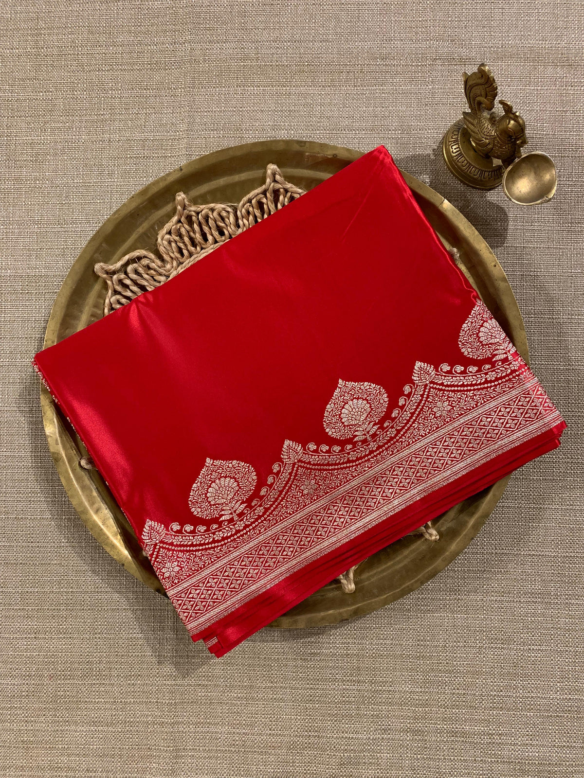 SMSSA234 : Chilli Red Mashru Silk Saree With Scallop Border
