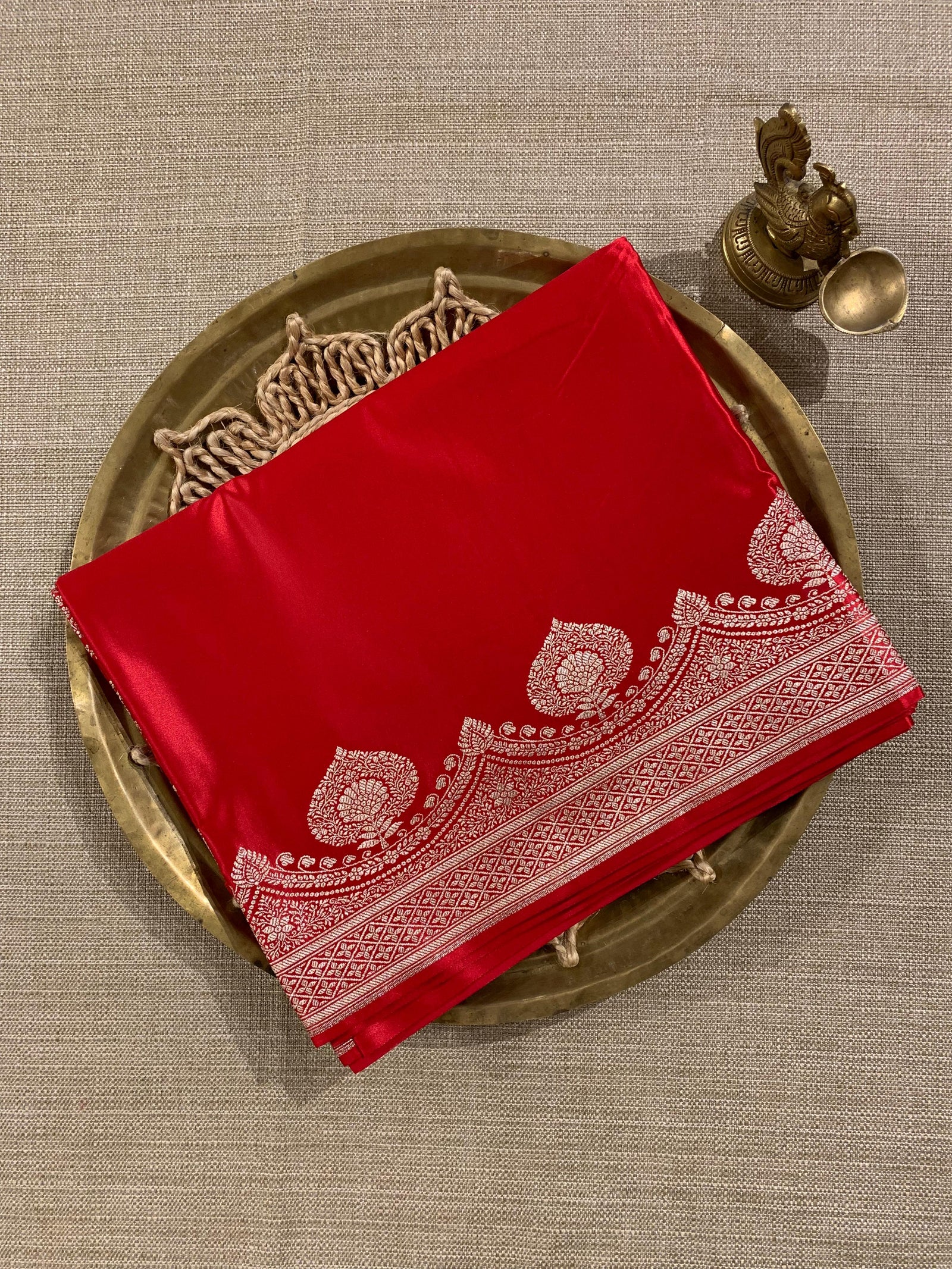 SMSSA234 : Chilli Red Mashru Silk Saree With Scallop Border