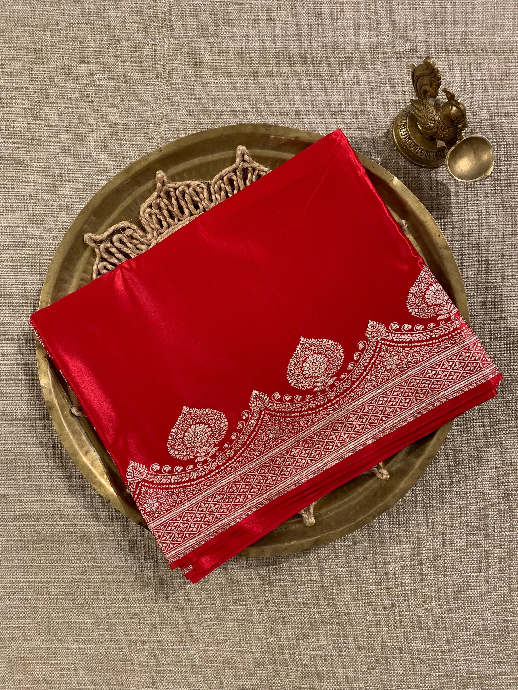 SMSSA234 : Chilli Red Mashru Silk Saree With Scallop Border