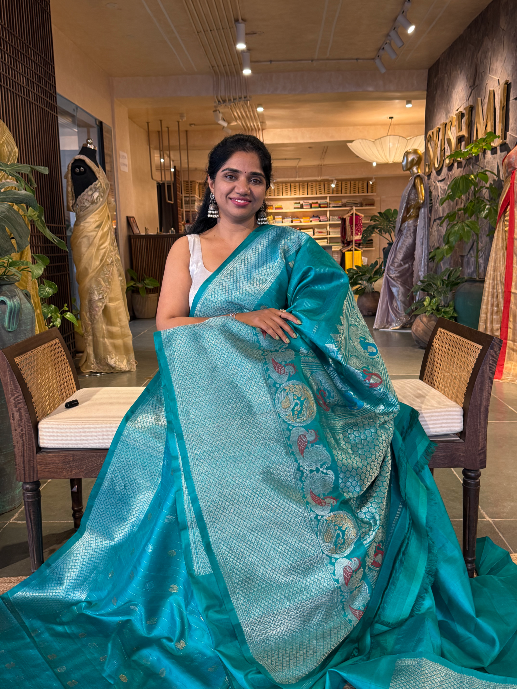 Teal Pure Handloom Gadwal Saree Turning Borders