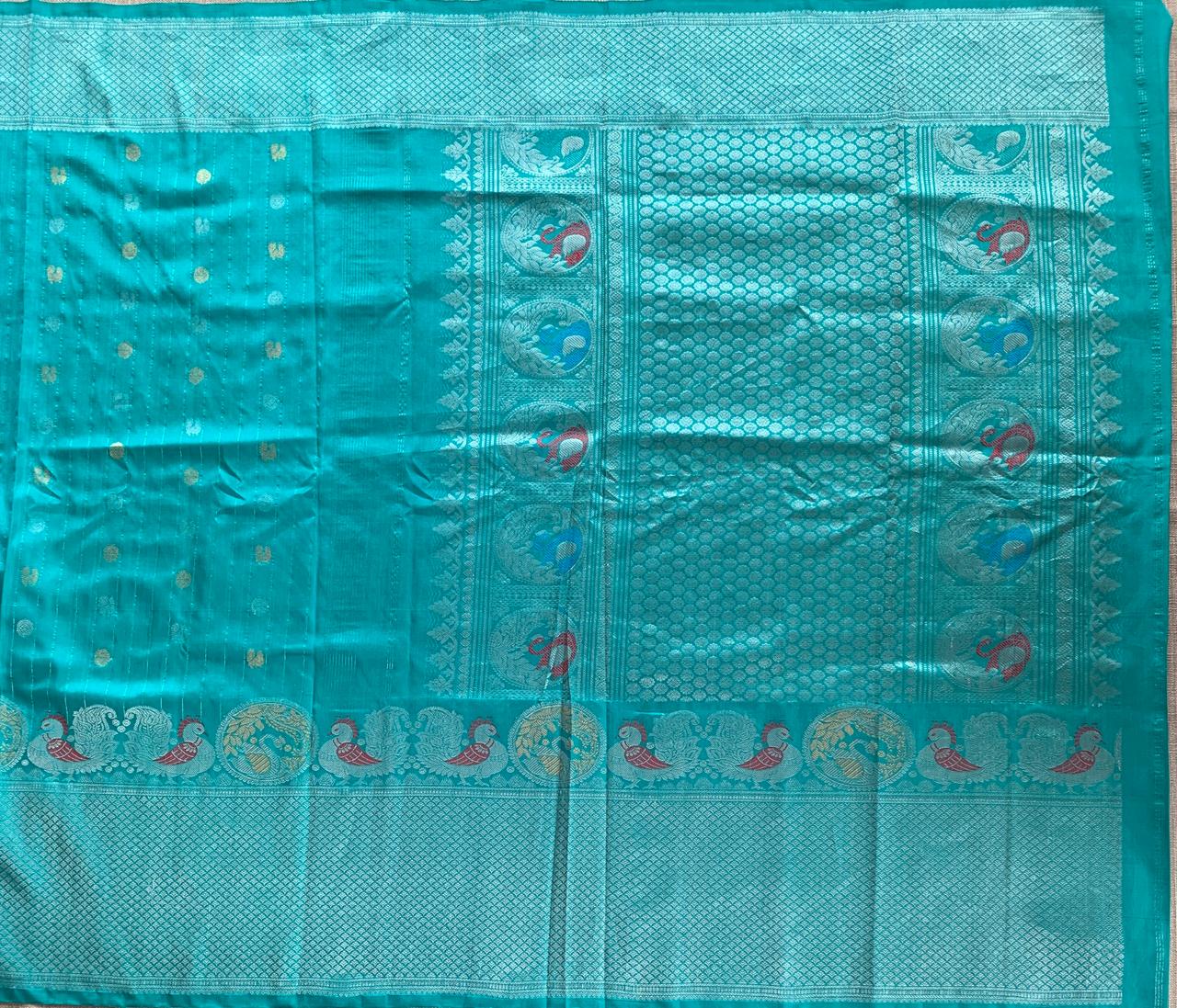 Teal Pure Handloom Gadwal Saree Turning Borders