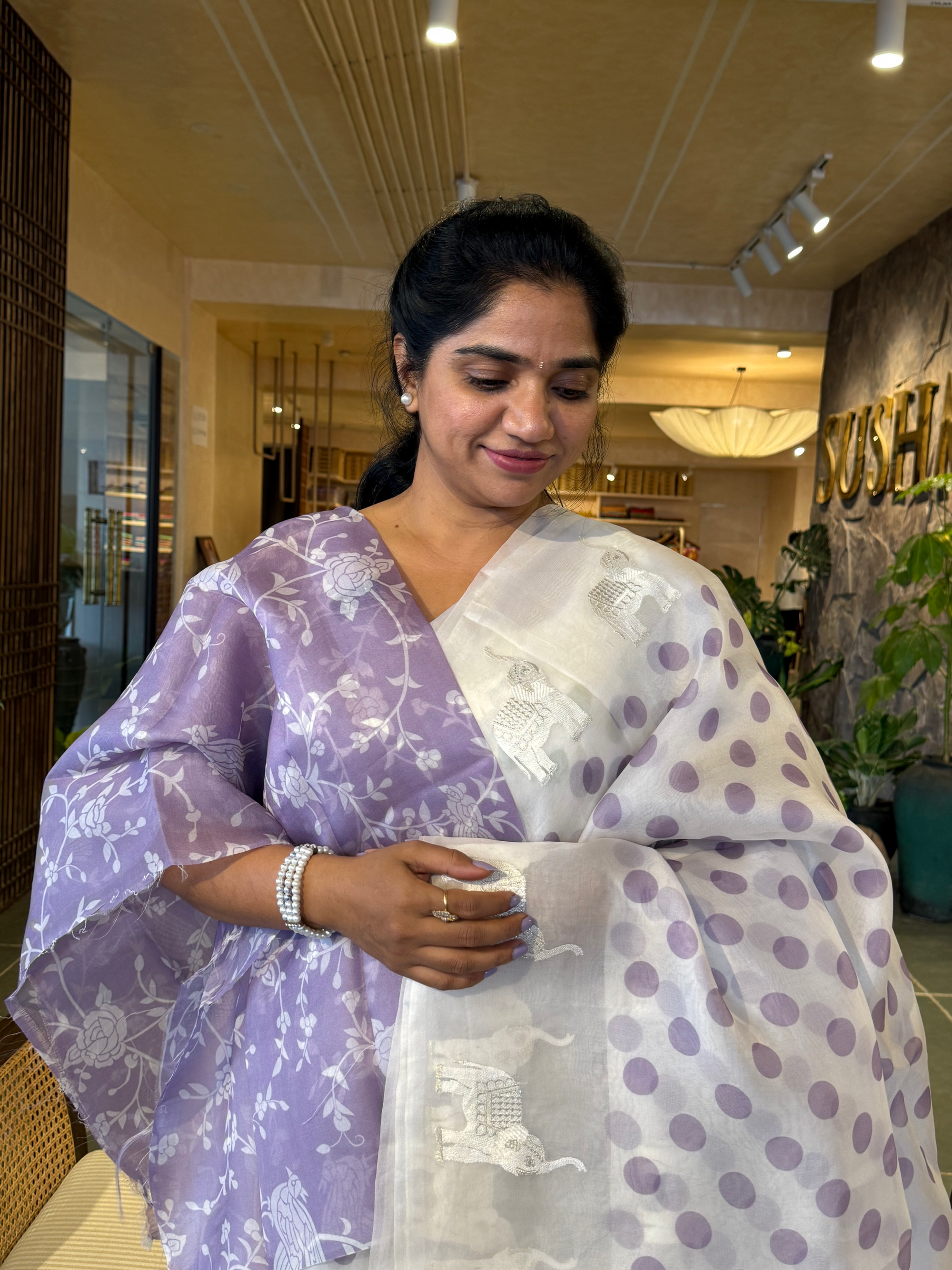SOCH1305:White & Lilac Organza Saree Wth Embroidered ElephantBorder & Floral BP
