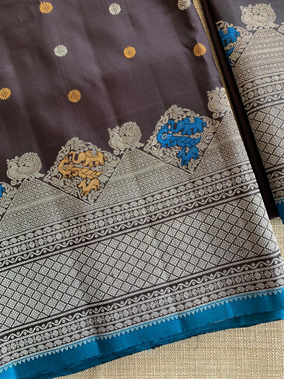 Darkest Brown Pure Handloom Gadwal Saree Turning Borders