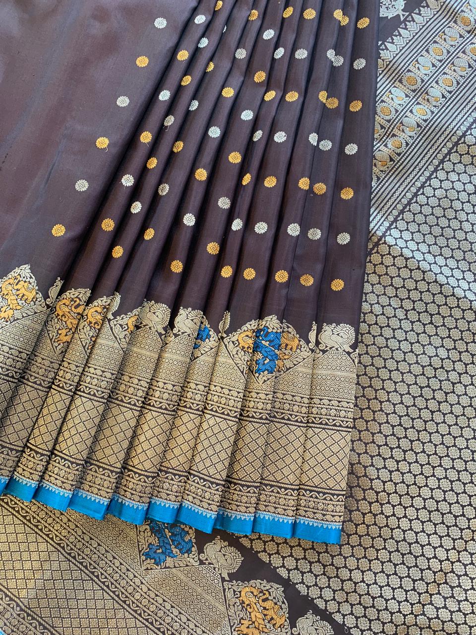 Darkest Brown Pure Handloom Gadwal Saree Turning Borders