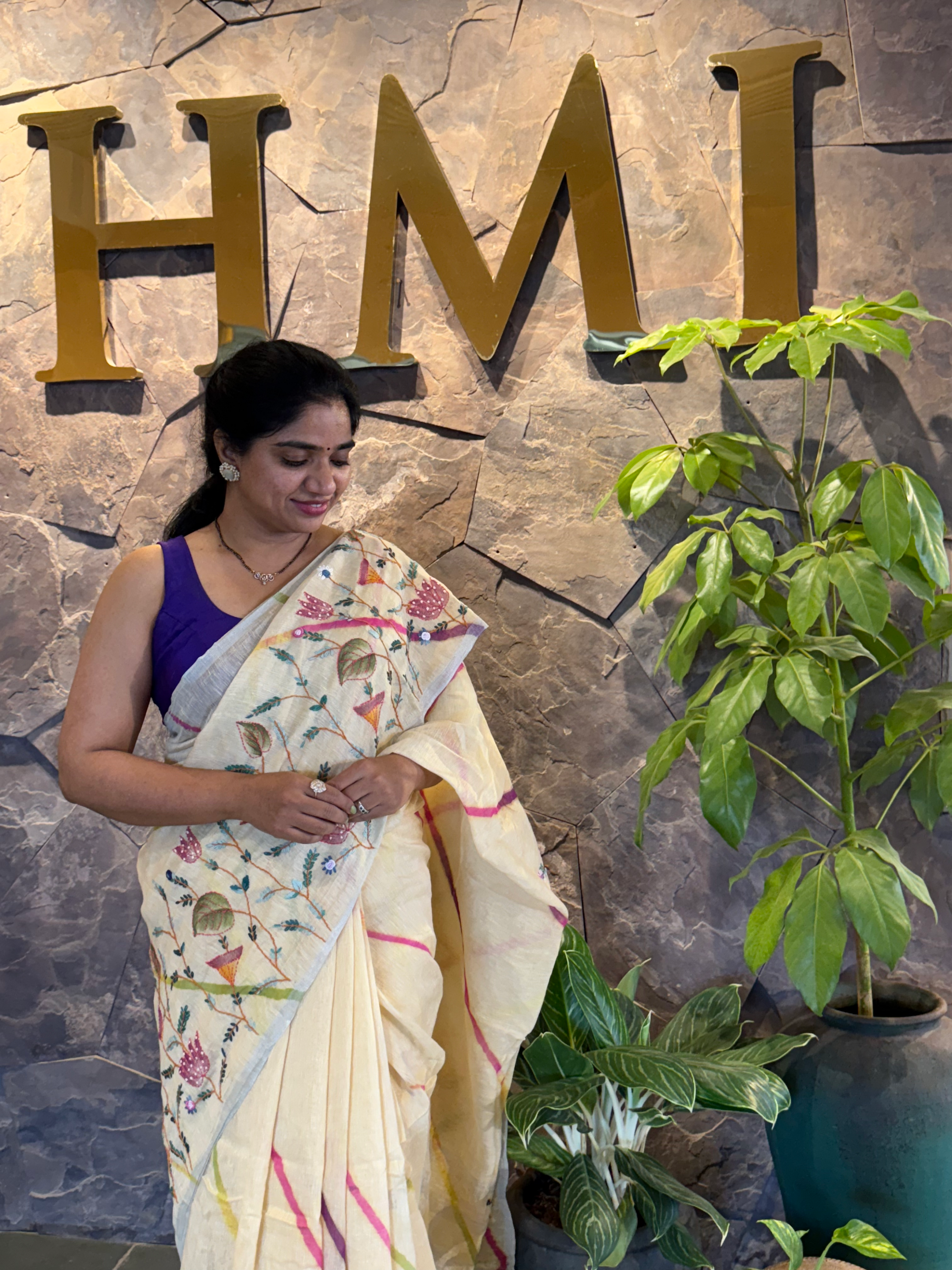 Lenin silk Saree with hanpainted border hightlighted with handwork